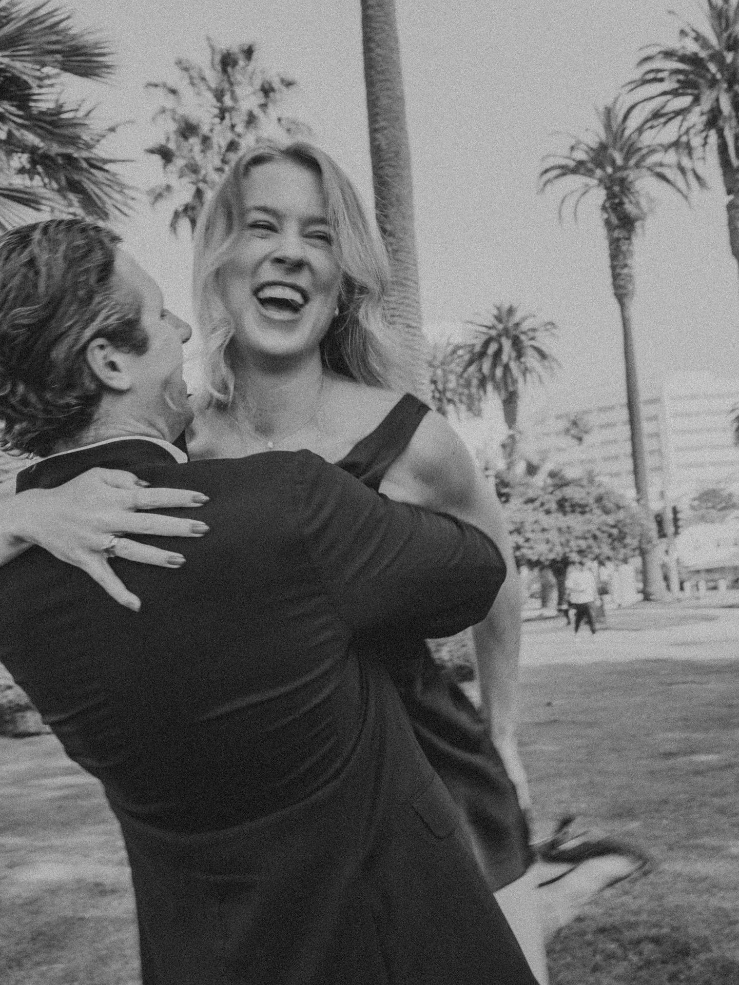 An engagement session so fun, it went by like a blur 🏃🏻&zwj;♂️💨

shot on @canonusa 

#losangelesweddingphotographer #blurredmotion #engagementphotography #documentaryweddingphotographer #candidweddingphotographer #lookslikefilm #canon
