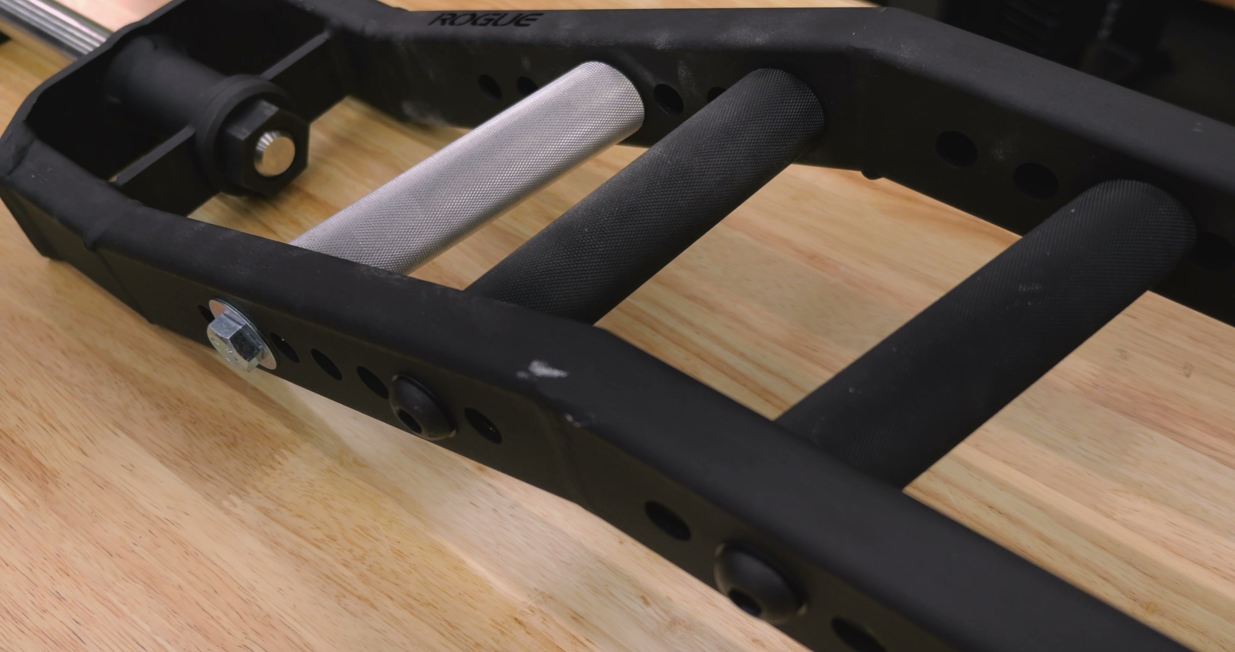 rogue mg-4cn raw aluminum handle knurling close up