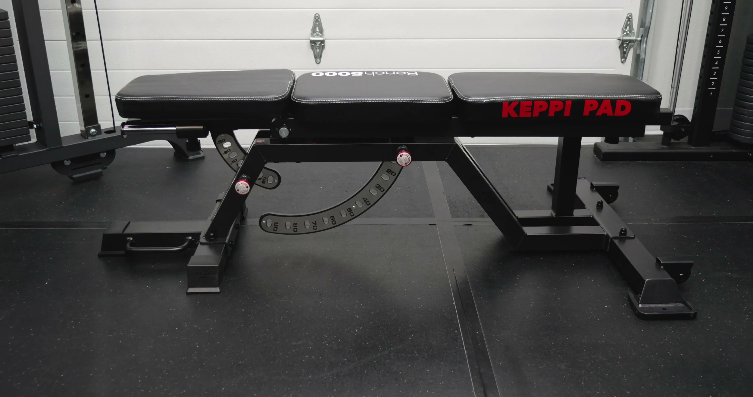 keppi bench showing zero gap seat adjustment on roller bearing track