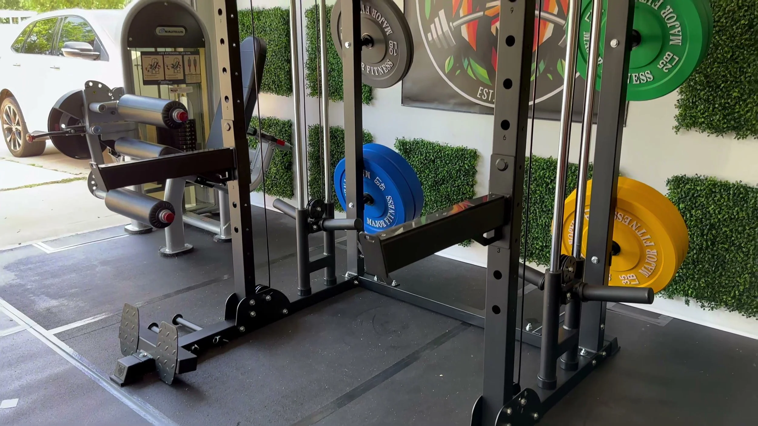 front view of major fitness f22 showing rack width and j cups