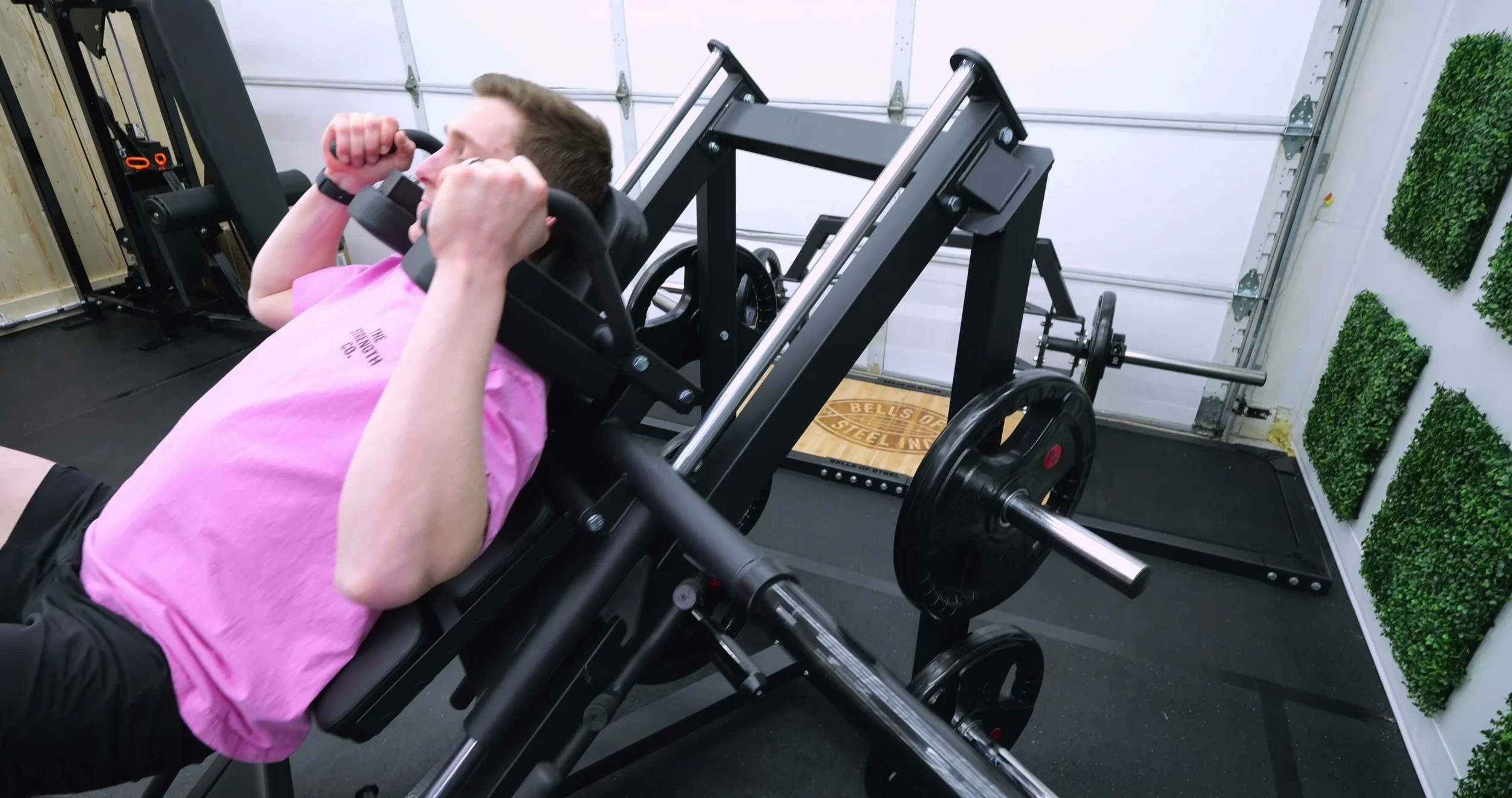 gmwd lh01 hack squat setup showing angled handles and headrest