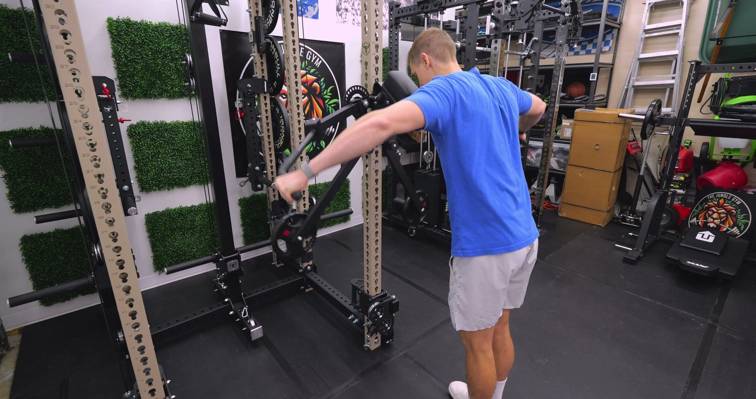 Mikolo LR01 configured for chest fly movement