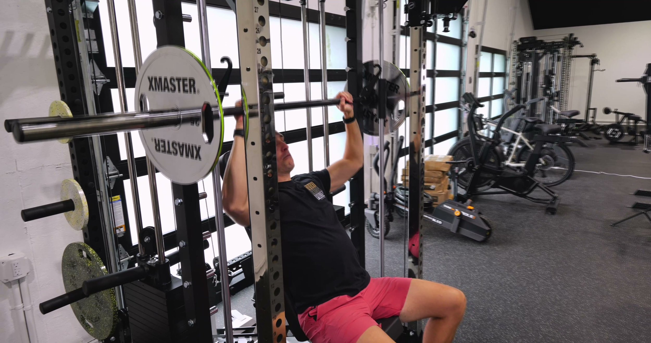 Integrated Smith machine bar and power-rack uprights on the Landmark K2S Stealth