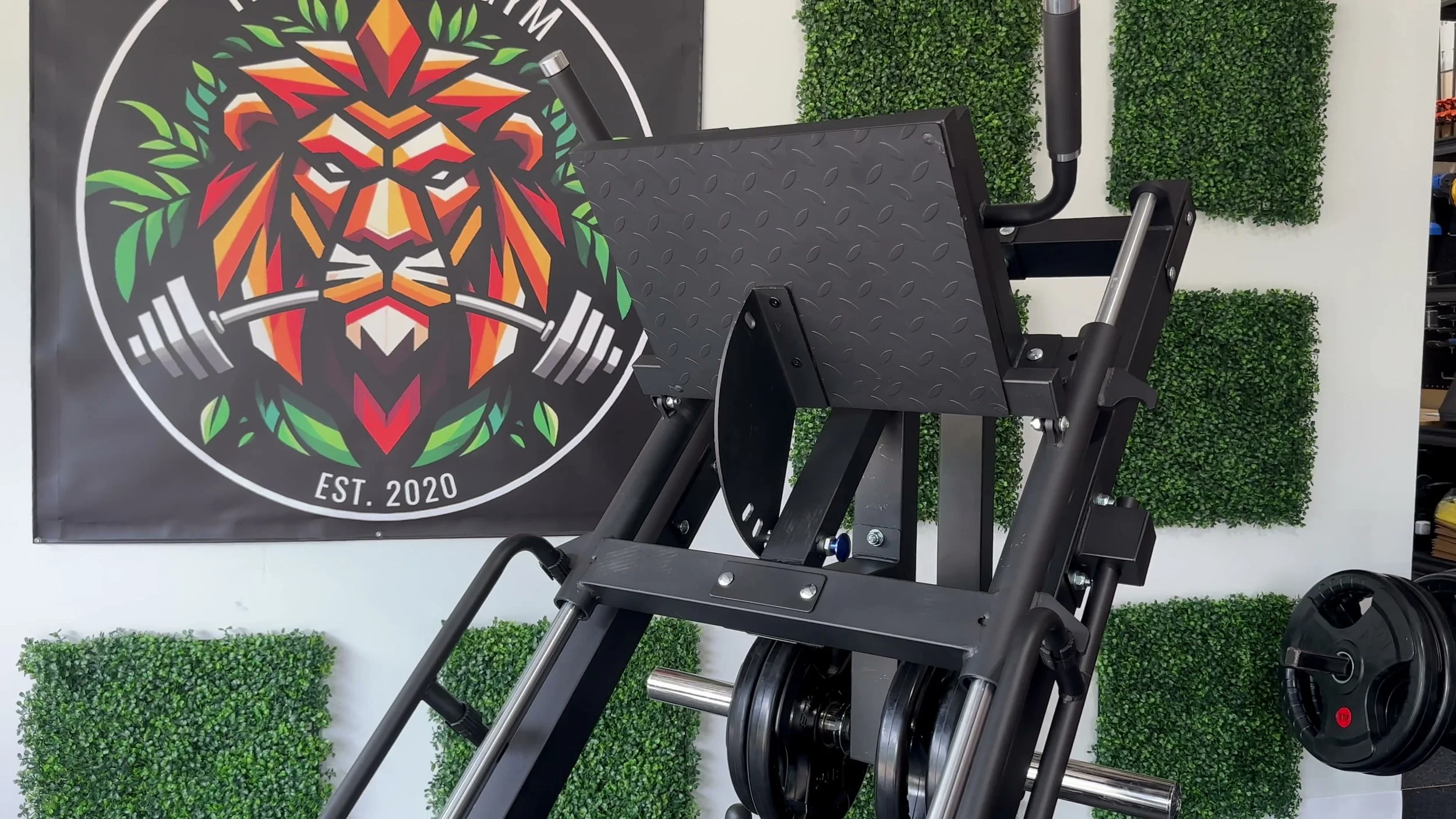 extra pad placed behind rider to increase leg press range of motion on ritfit