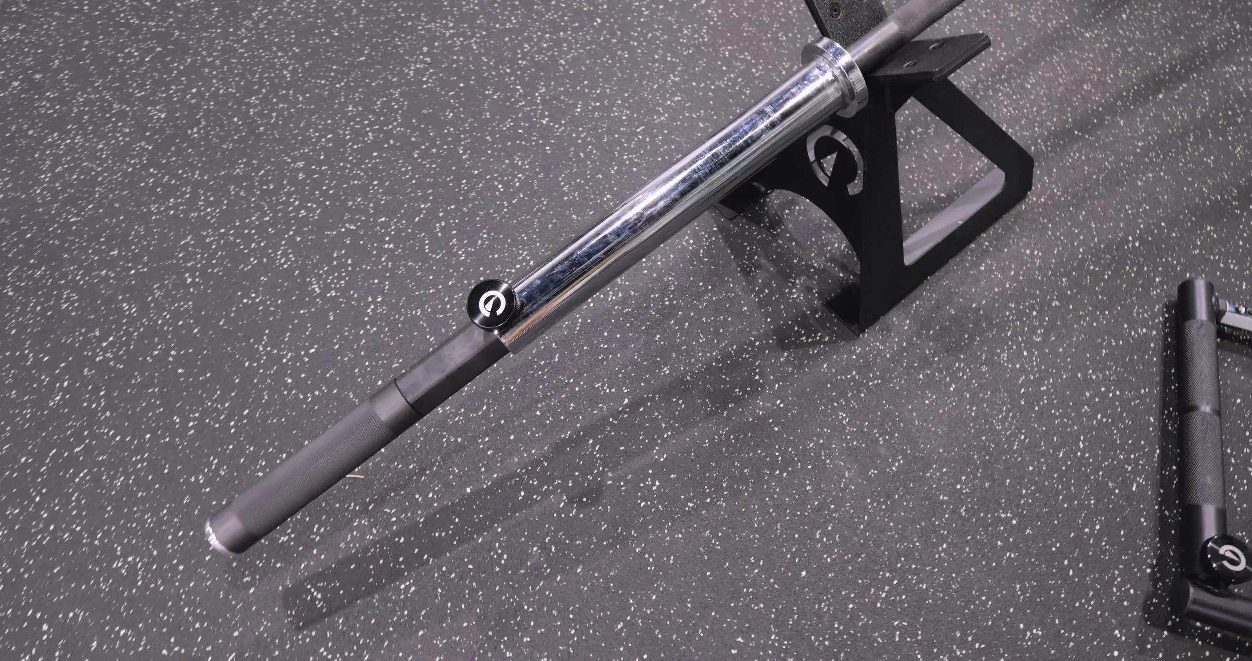 Exponent Edge Landmine Bar with the fixed 29 mm knurled handle installed at the loading end