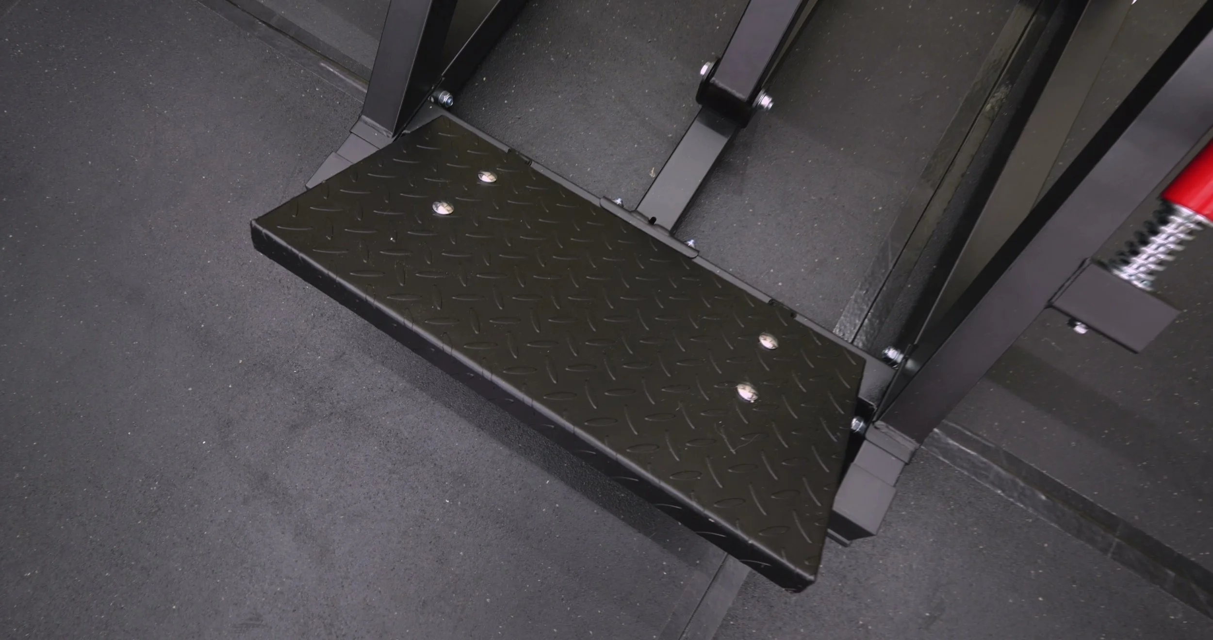mikolo sr06 seat and footplate detail in gym