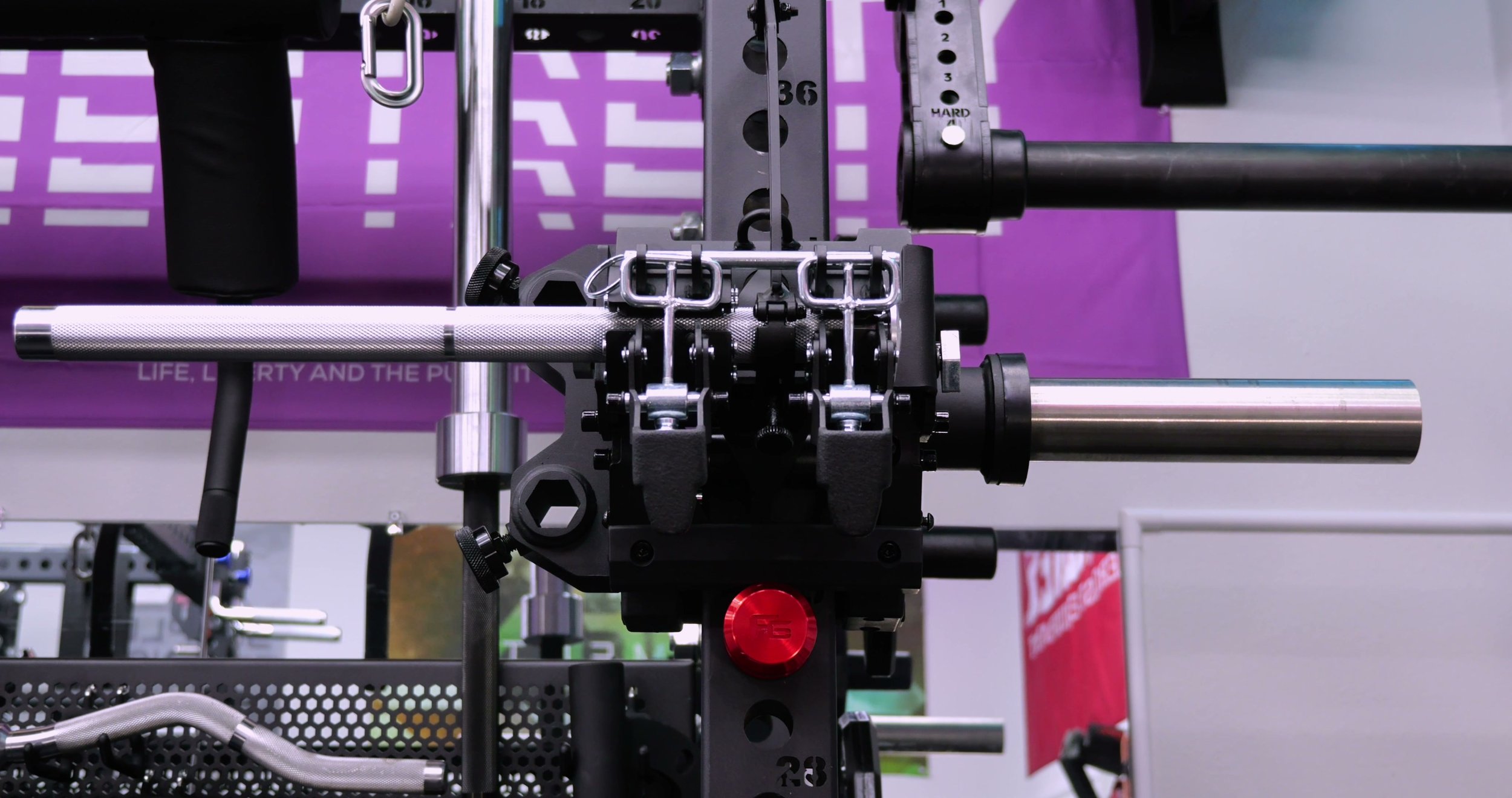 ISO handles clamped into VTS trolleys on both uprights at equal height