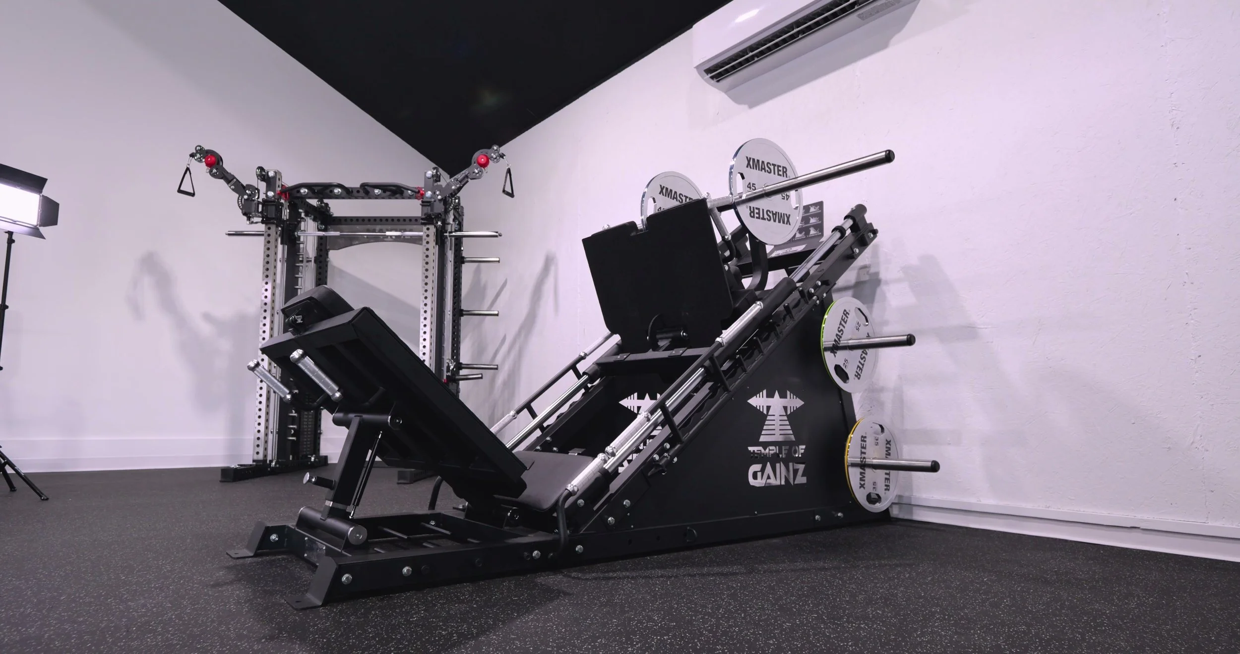Temple of Gainz Quadsend machine fully assembled