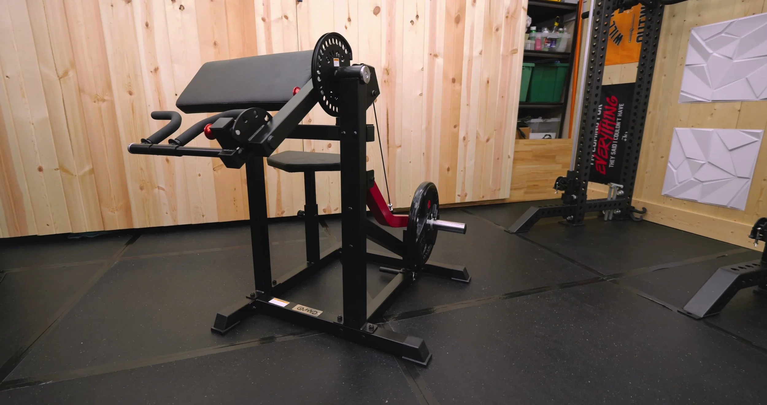 gmwd wj00 set up for seated bicep curls with plate loaded horn