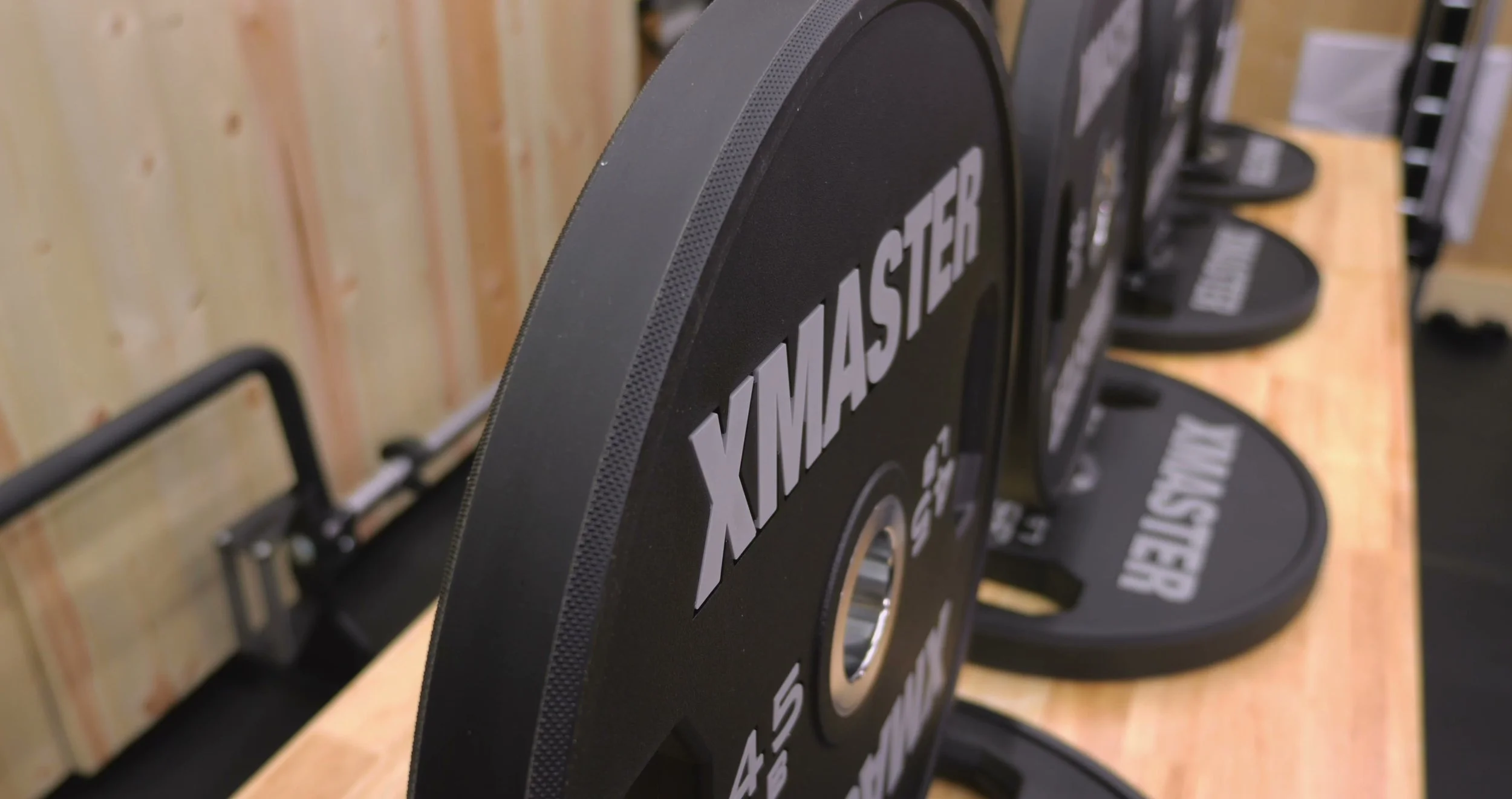 xmaster plate aggressive outer lip grip texture close up