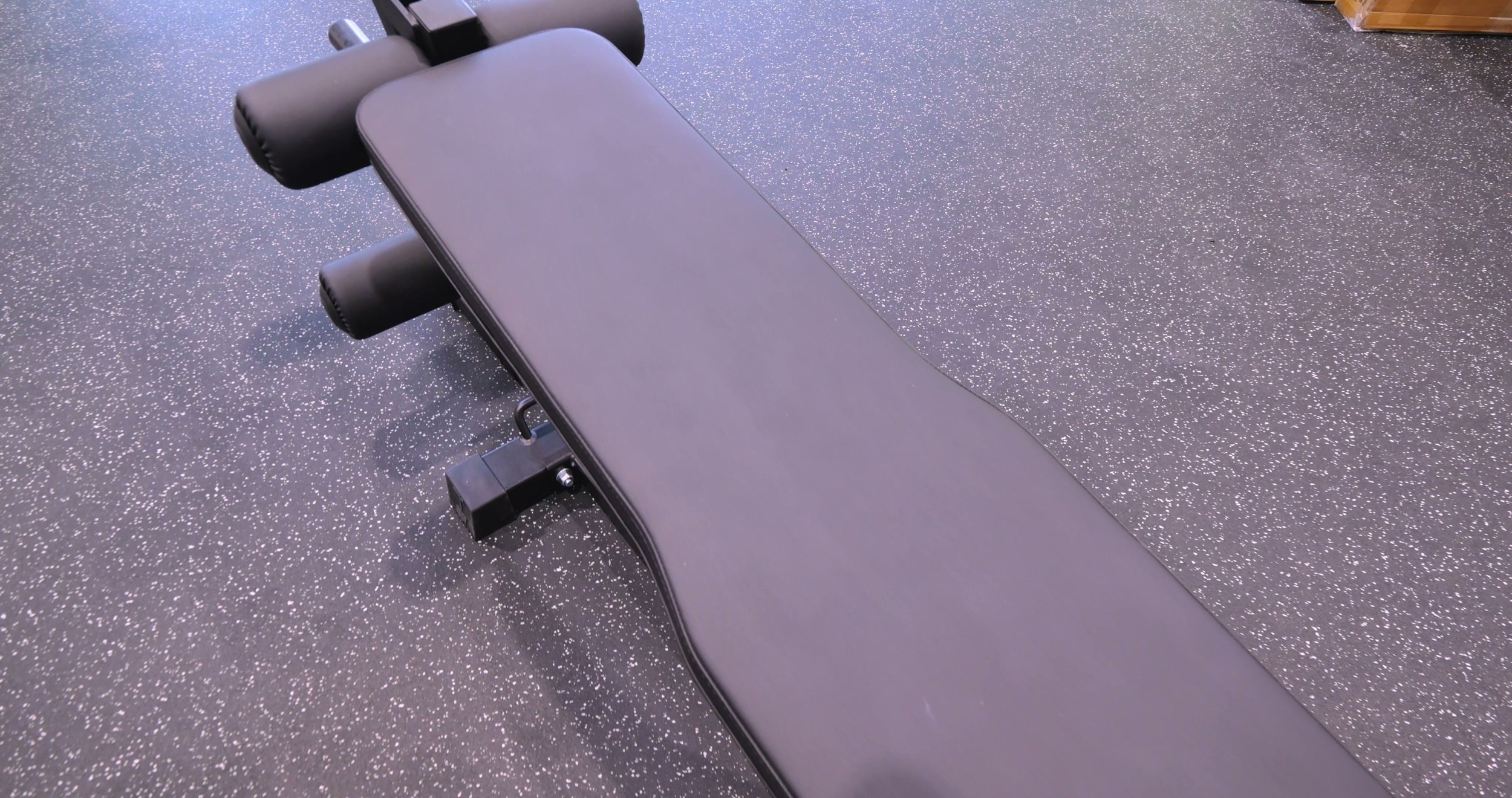 Close-up of the hybrid pad and textured vinyl on the Ironmaster Super Bench Pro V2