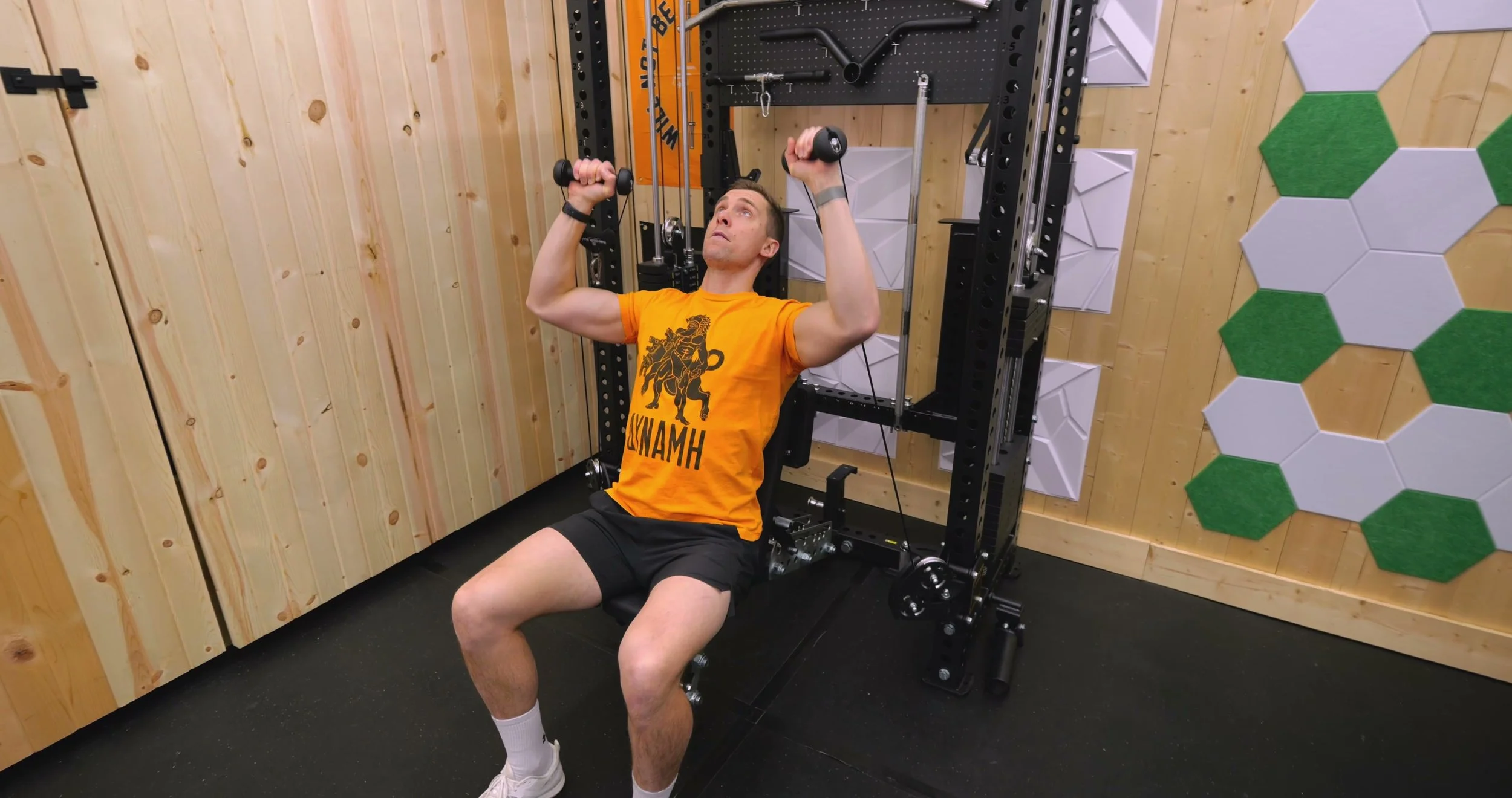 Cable training on the Mikolo Anubis 2.0 Elite functional trainer