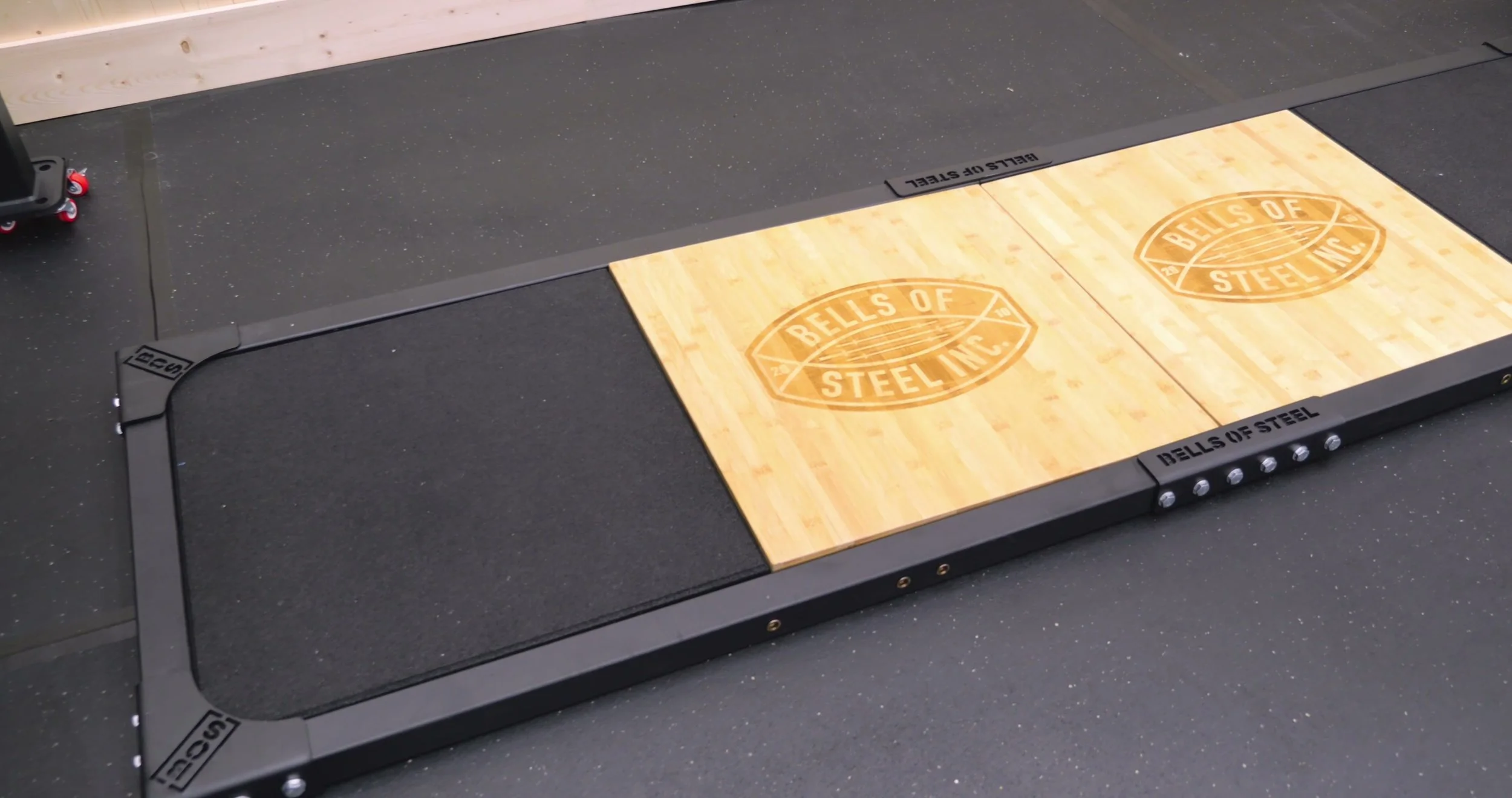 2x2 steel frame and corner brackets of lifting platform