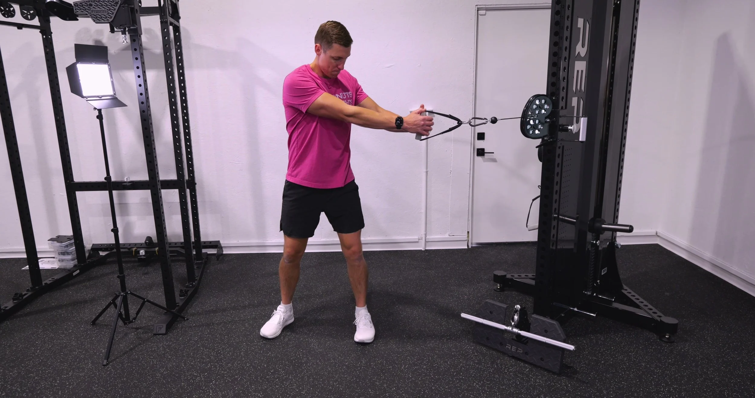 Using the 2:1 functional trainer for tricep pushdowns