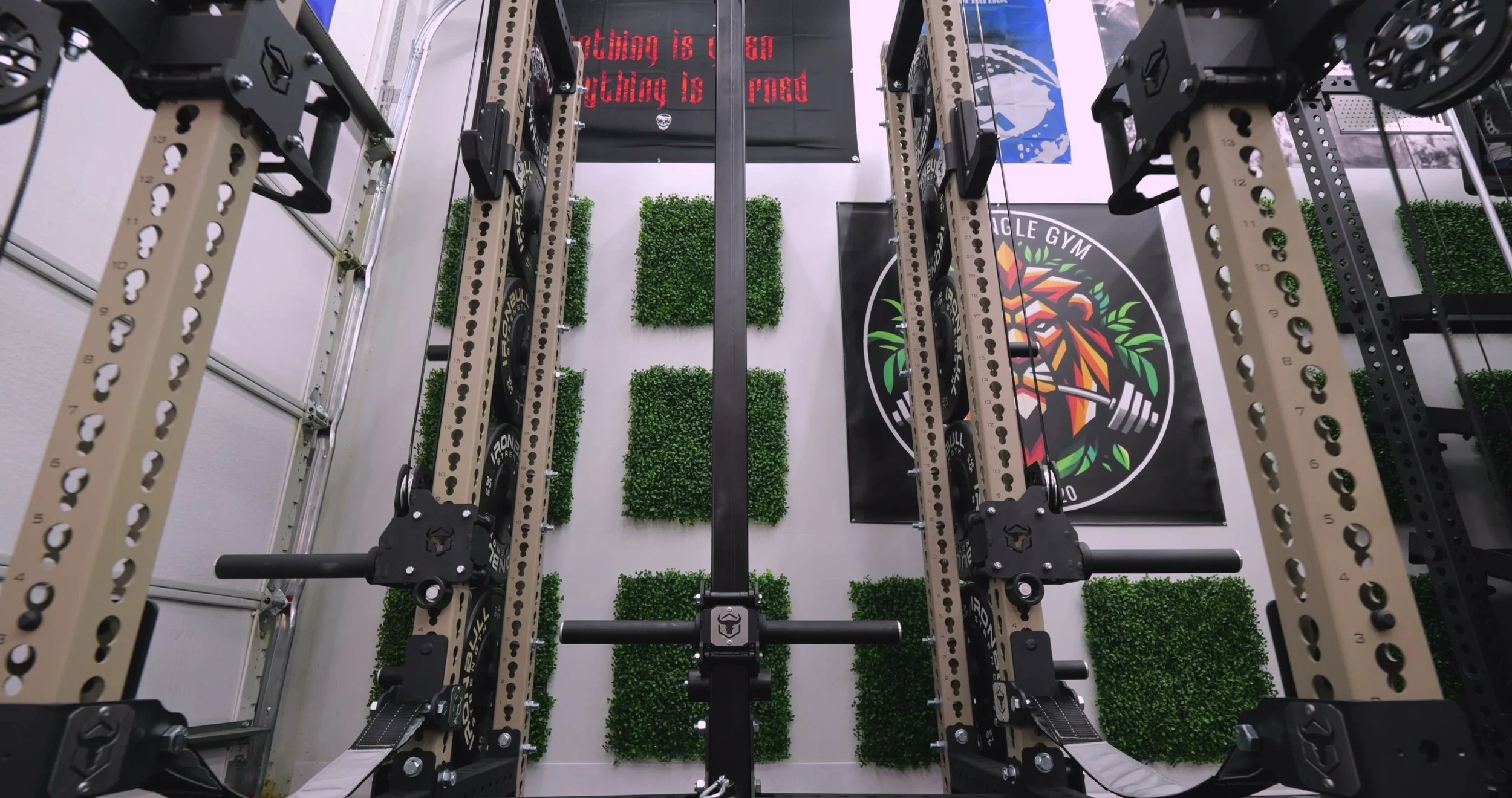 Center-mounted high-low pulley trolley and crossmember alignment on Iron Bull rack