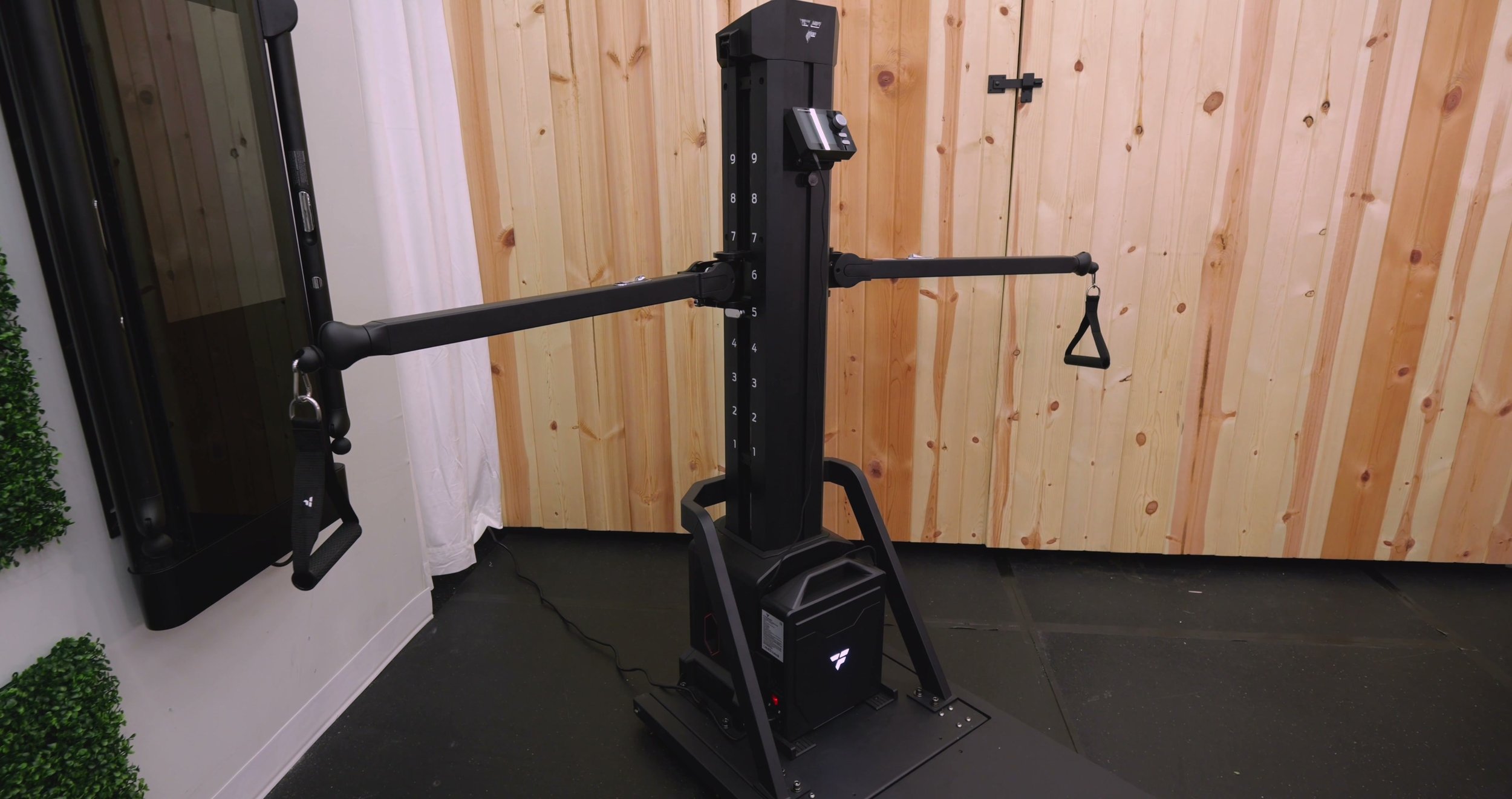 Adjusting the articulating arms on the FitTransformer Titan