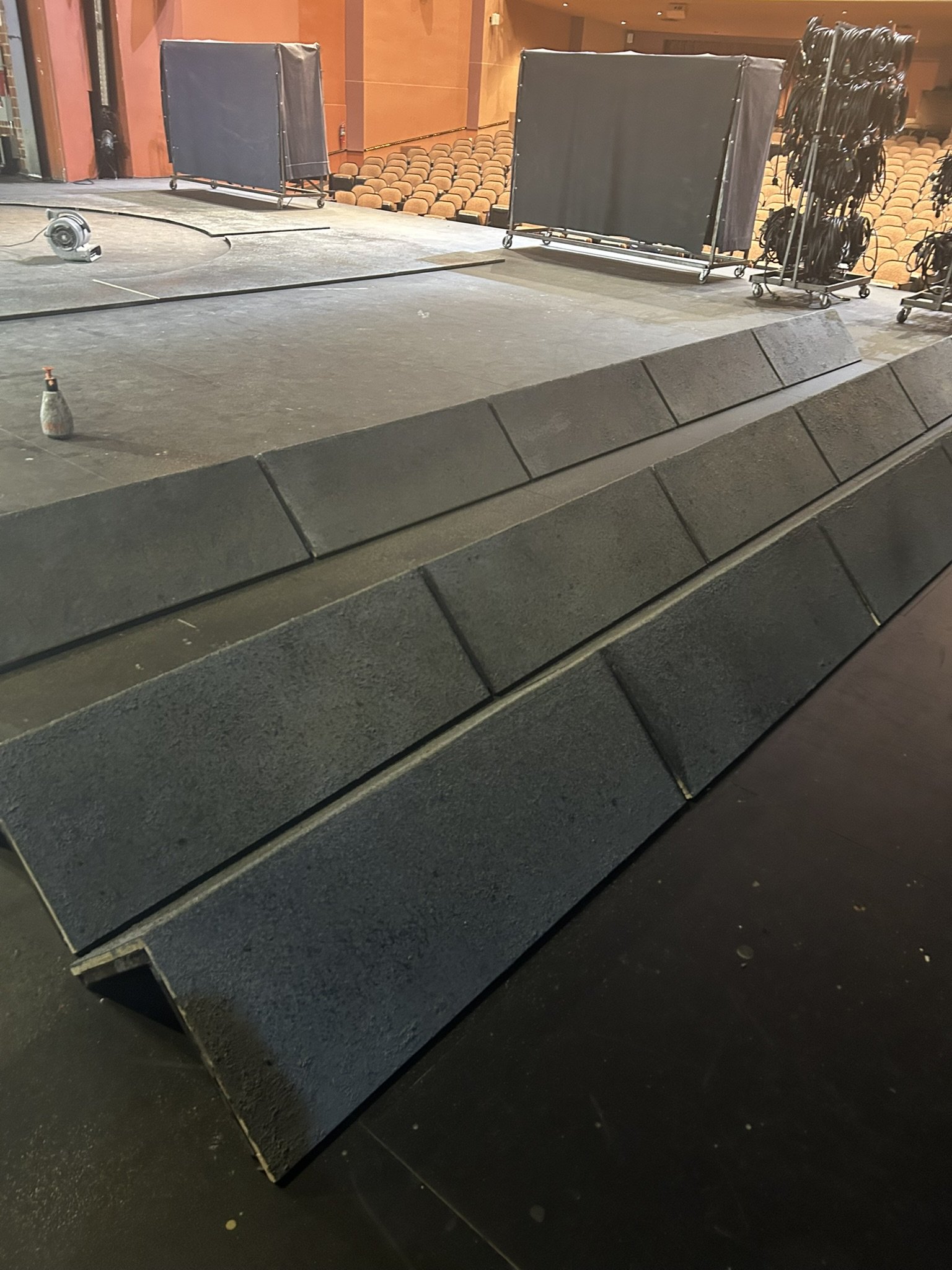 Spray treatment on pillars