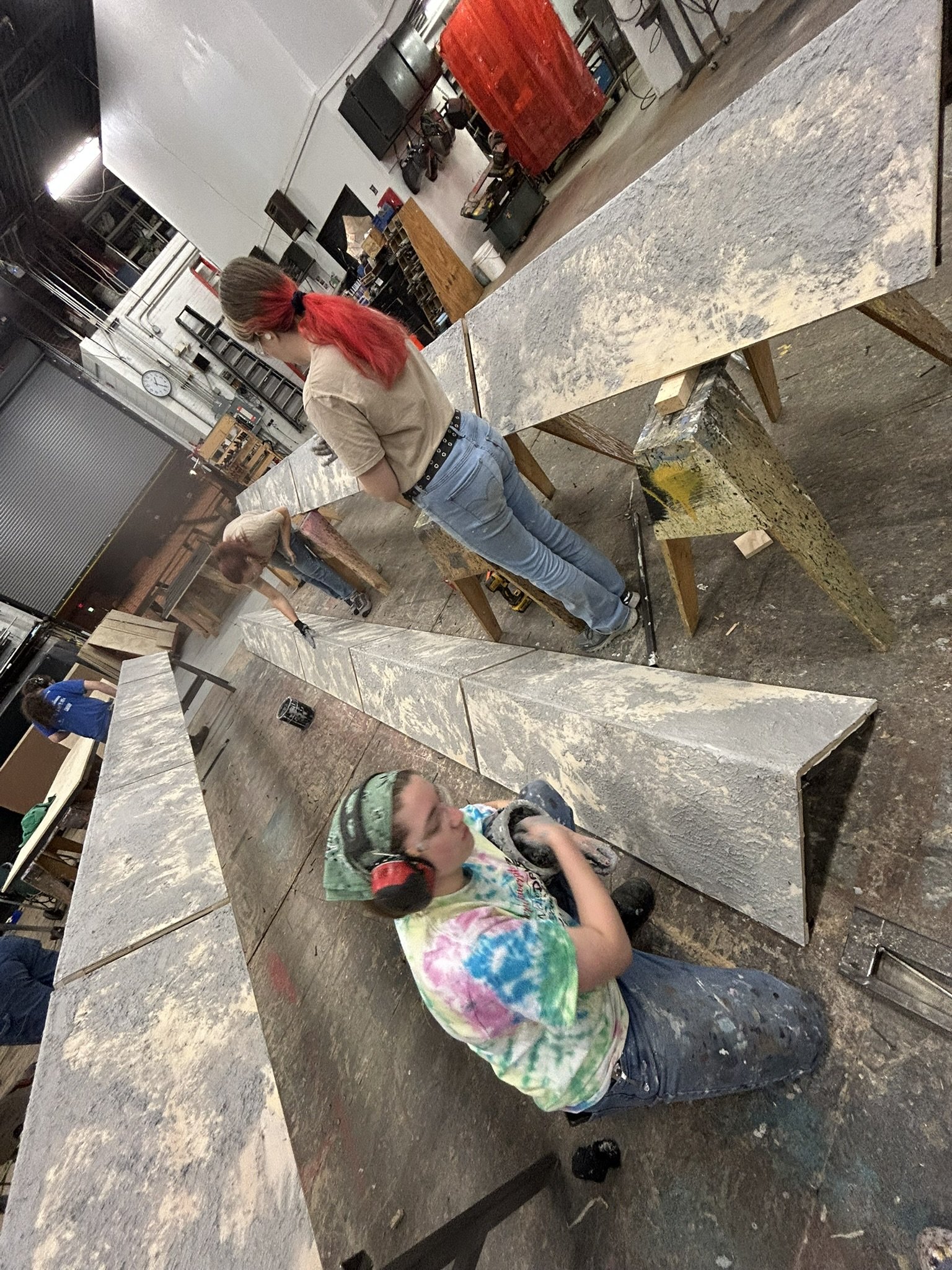 Applying scenic dope to pillars