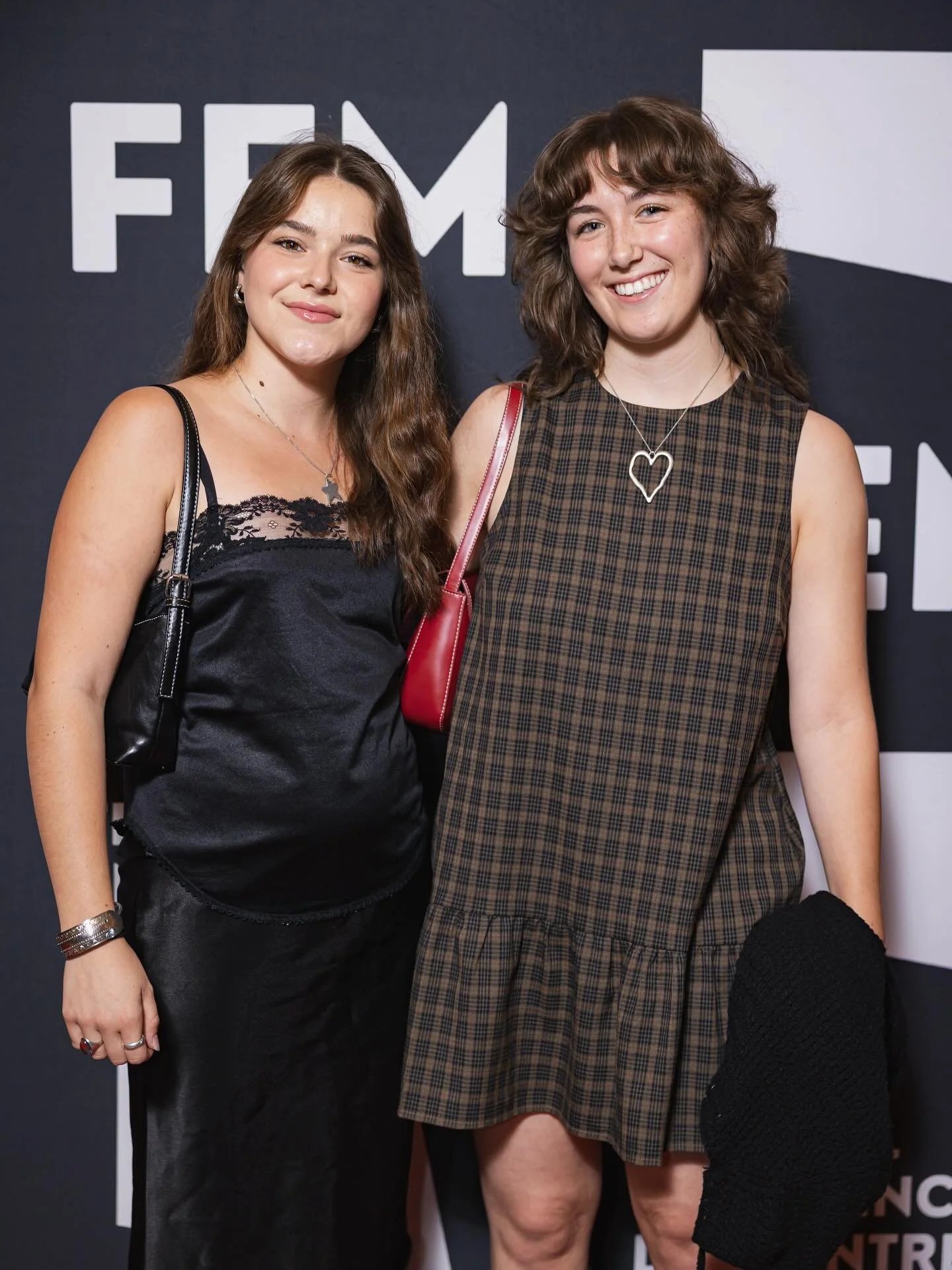 Le tapis rouge du Gala de cin&eacute;ma &Eacute;mergence 2025 a brill&eacute; de mille feux gr&acirc;ce &agrave; vous!

Merci d&rsquo;avoir jou&eacute; le jeu avec style et audace &ndash; la rel&egrave;ve du cin&eacute;ma qu&eacute;b&eacute;cois n&rs