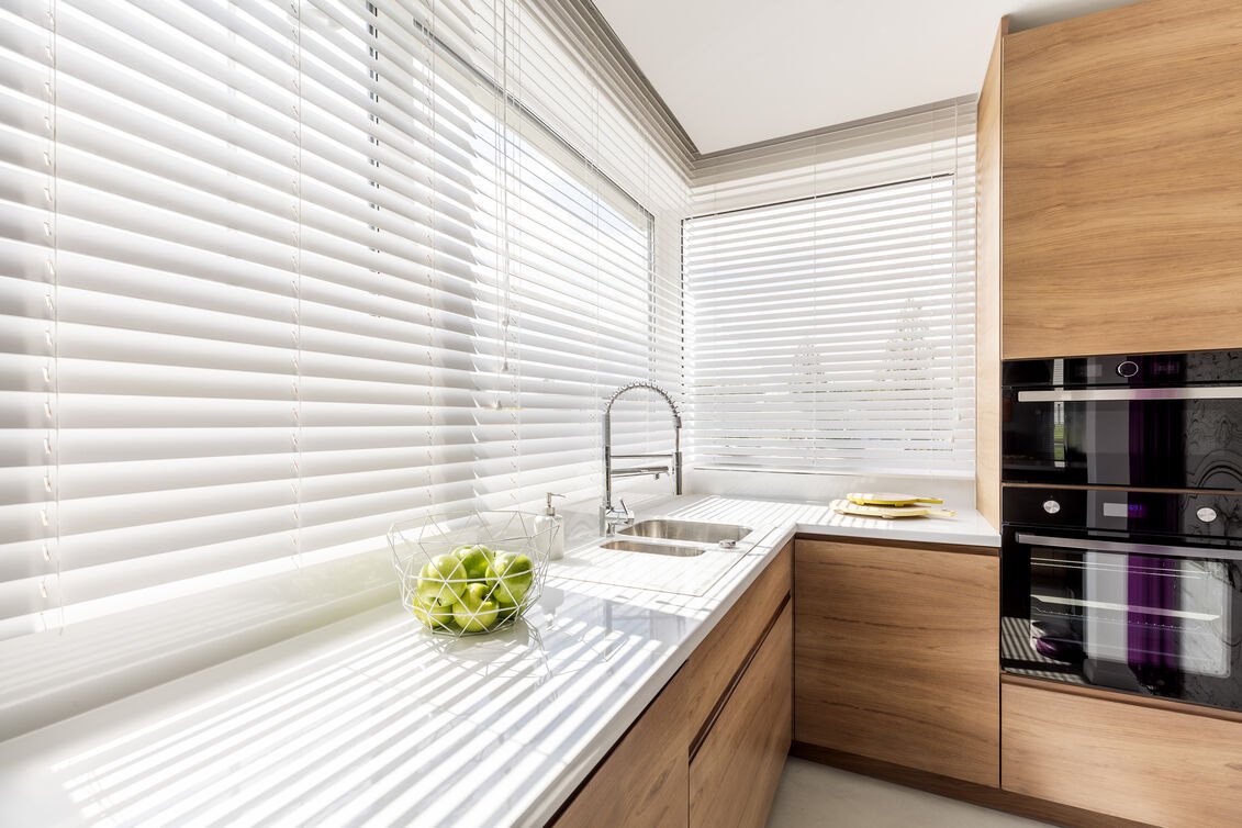 Luxury-Kitchen-Venetian-Blind_optimized_250.jpeg