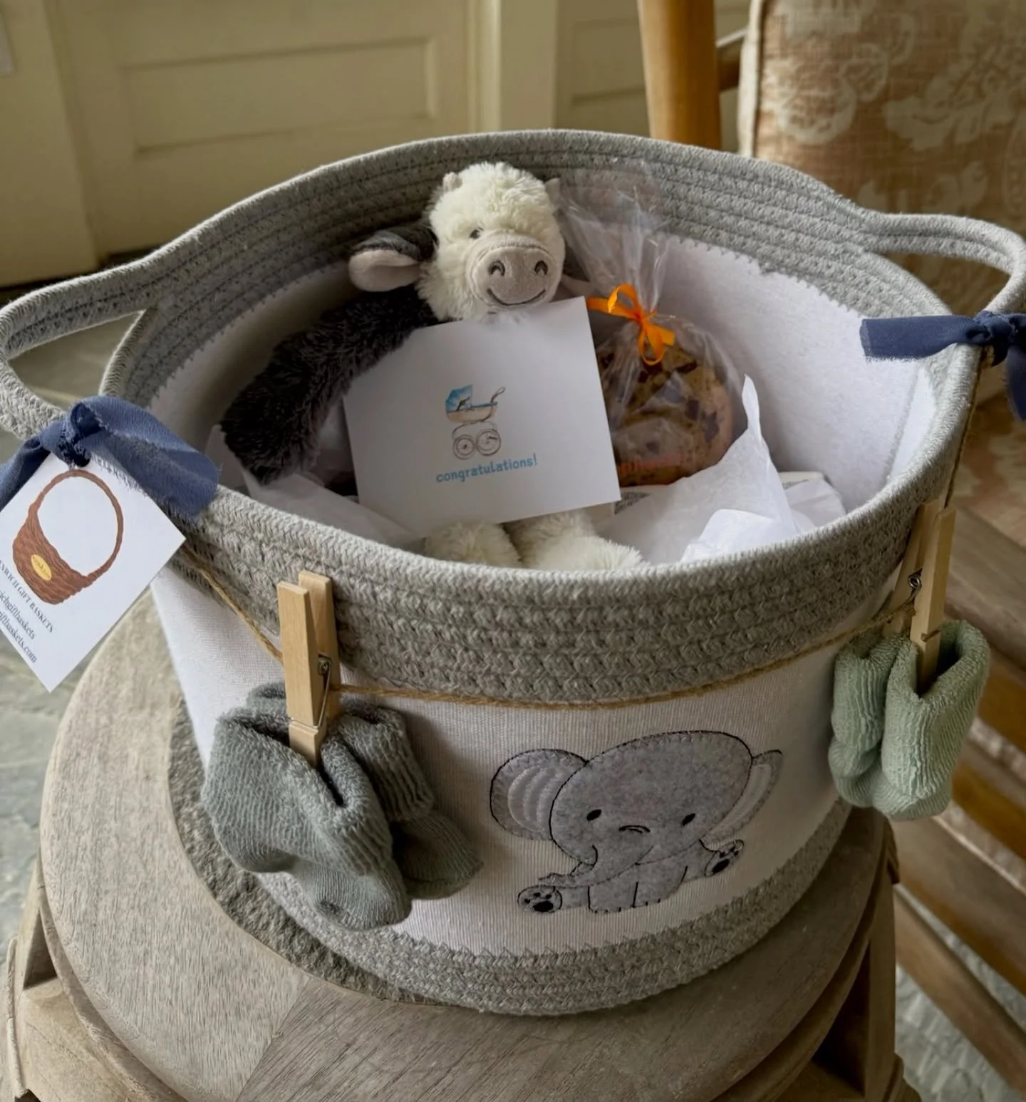 Congratulating parents on their cutest new little one in the cutest way possible 💙