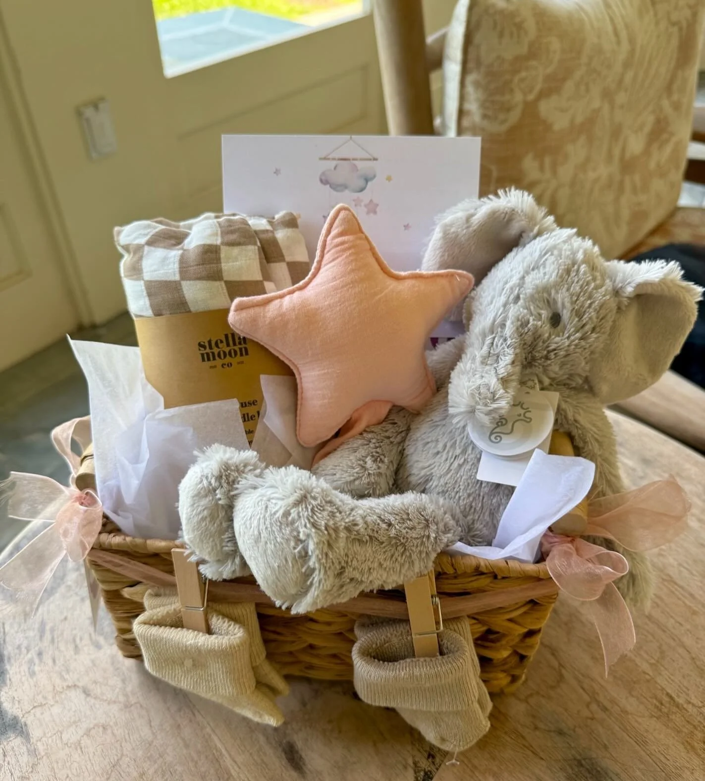 if you’re looking for a baby gift look no further! we’re here to help create the cutest gift possible 💗