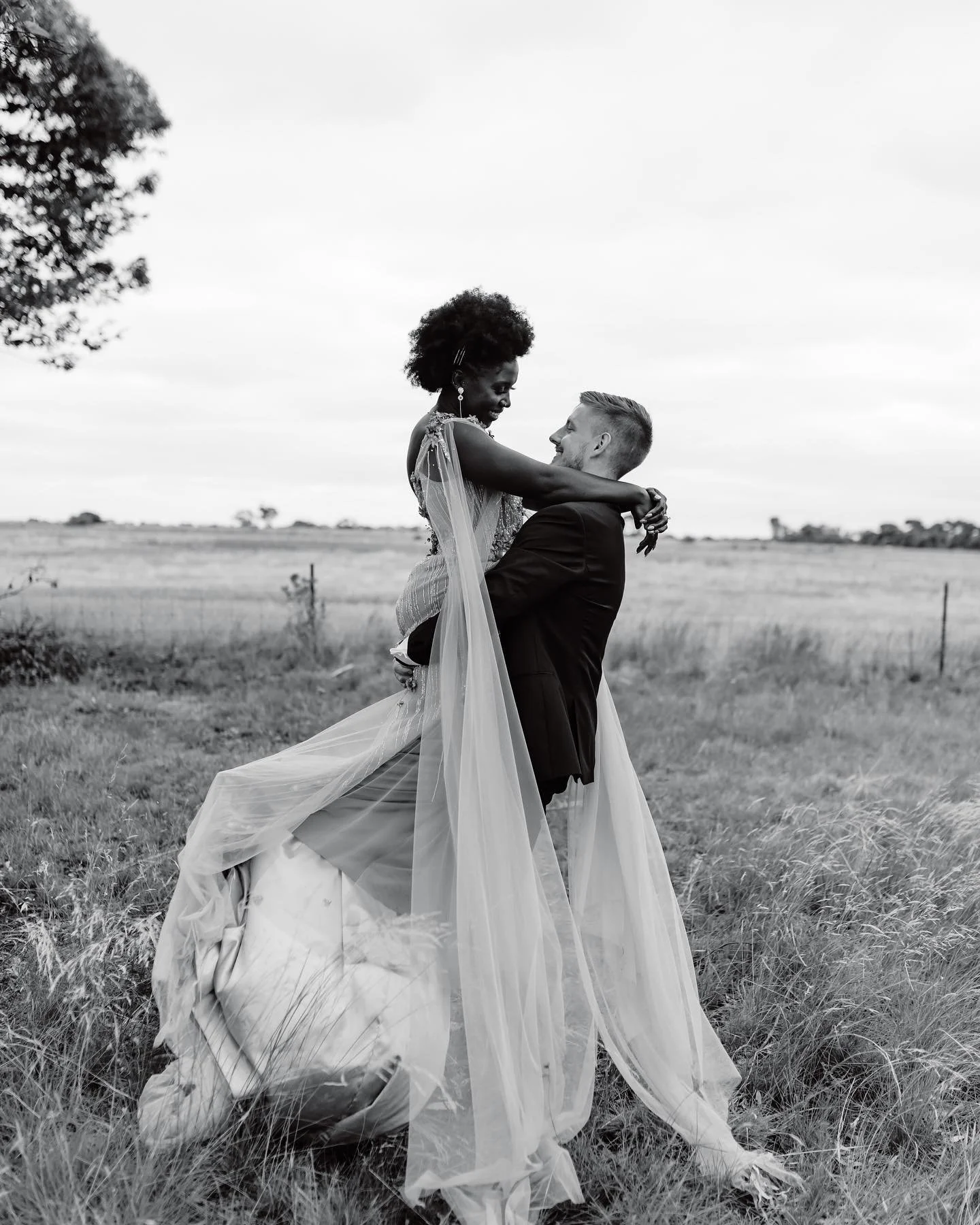 I will NEVER-EVER get over these two 💖 The most genuine and kind hearted souls 🫶🏽
Happy Anniversary Flo &amp; James! 

@myscandistyle.photography 
@hollybutler_au 

#sydneycelebrant #marriagecelebrantsydney