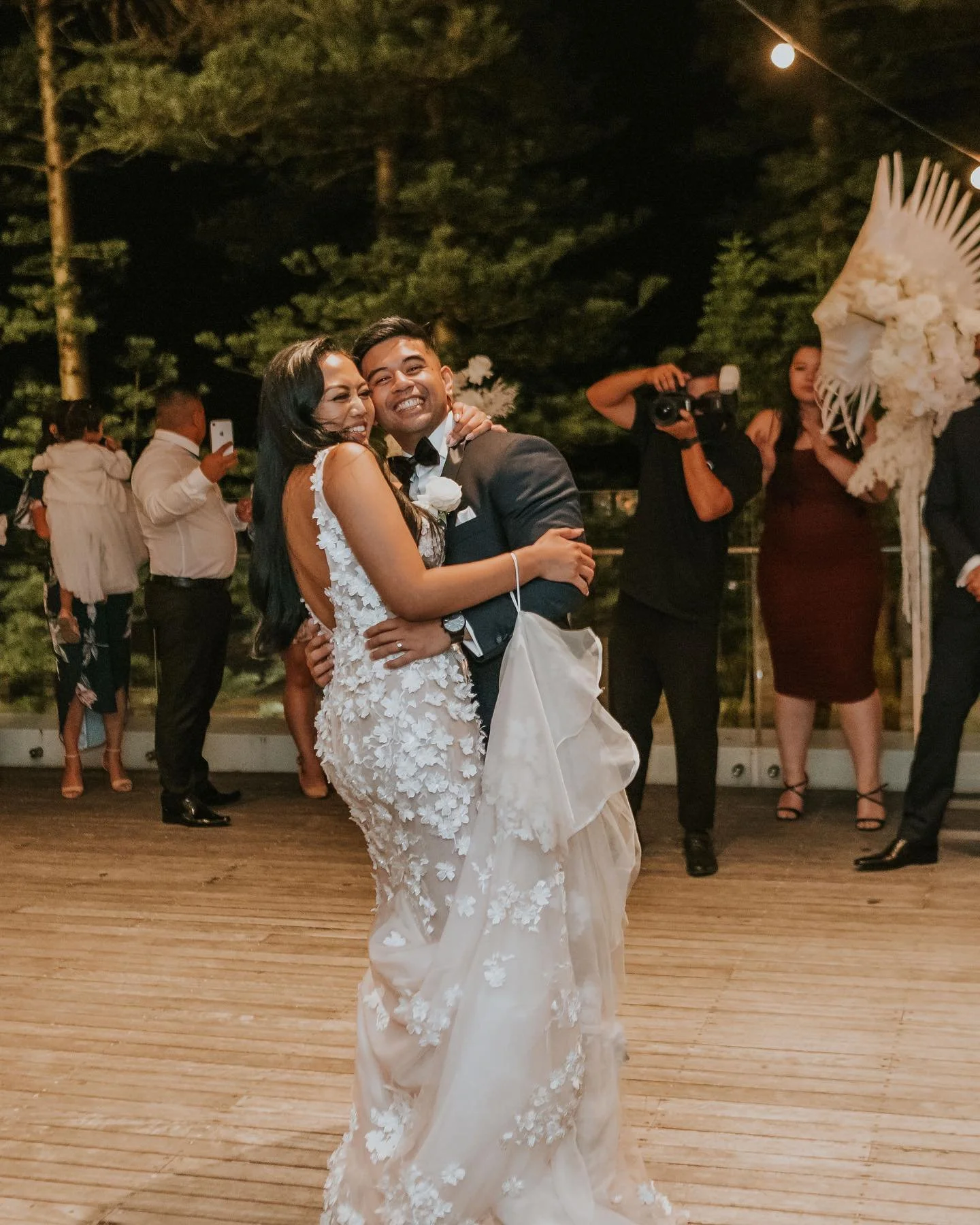 🤍 BIGGEST LOVE TO SAM &amp; KRIS 🤍

During my debut year as a celebrant, I made it a mission to exclusively officiate for friends ONLY. And my heart was just OVERFLOWING with so much love knowing that my fraandss were placing their trust in me for 