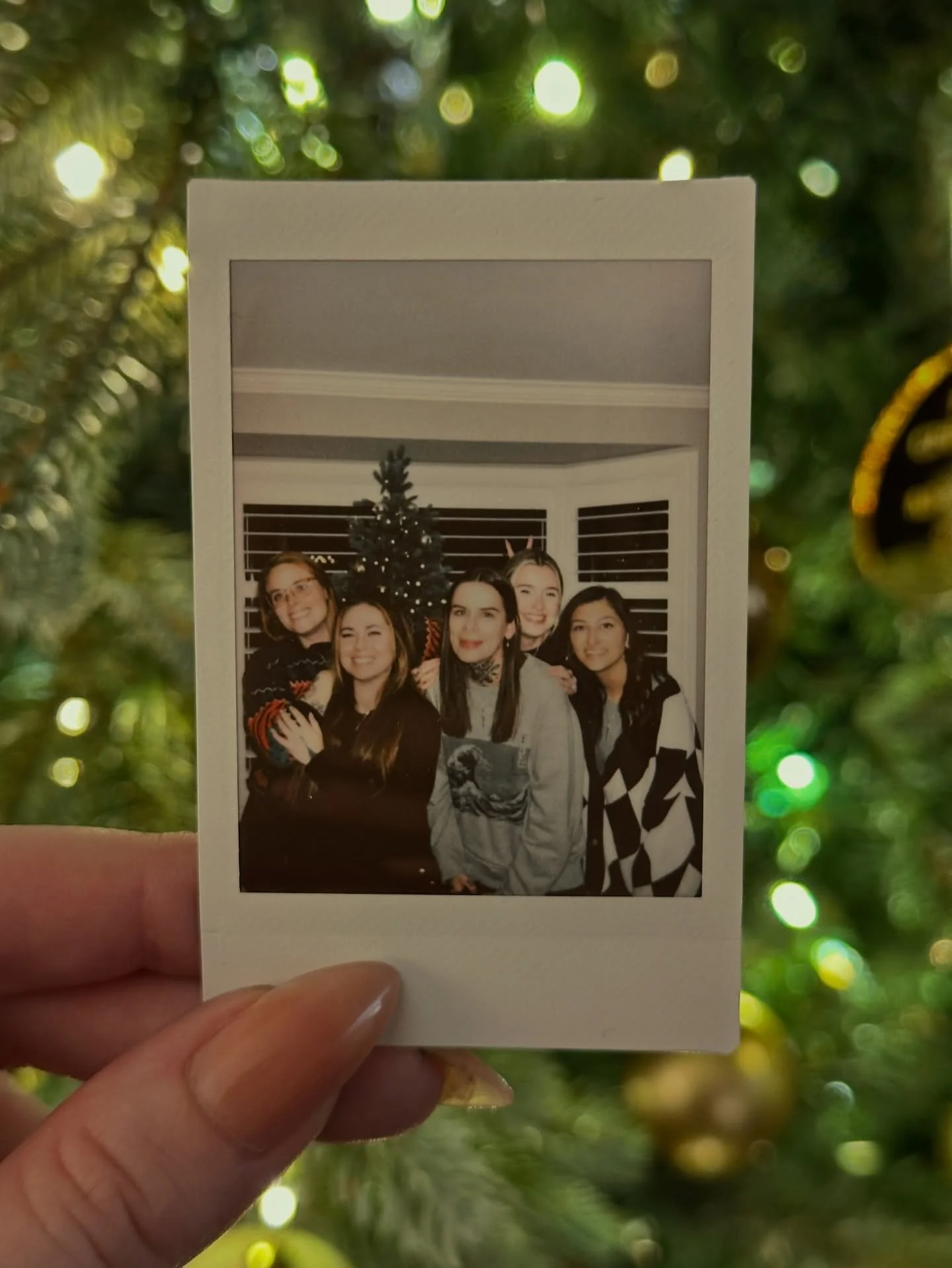 The best part of this season is the people you get to share it with. Merry Christmas from our little Soul Fire crew. 🎄
@kristinevodon 
@taylorhelmantattoo 
@shannonricetattoo 
@hailstorm.ink 
@asharanitattoos 
➕➕➕➕➕
#tattoostudio #ldnont #girlpower 
