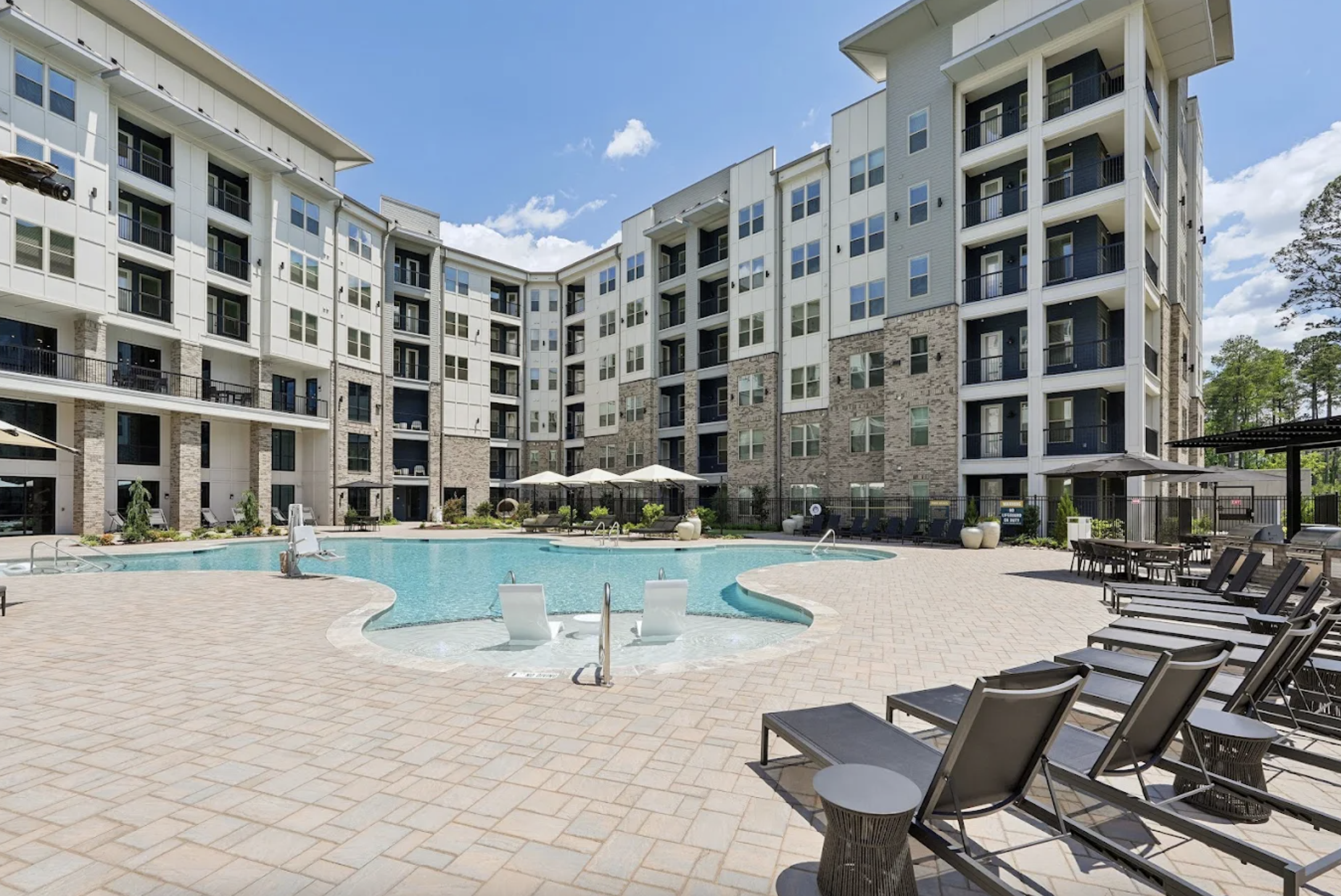 Forayna Davis Apartments