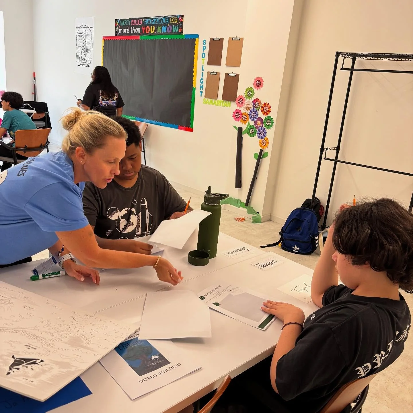 Today I got to wear my author hat! ✍️🎩
I had the absolute best time discussing creative writing with @horizonsshu SPECTACULAR 7th grade class! 
So lucky to be a small part in inspiring the next generations of writers! 🫶✏️📓