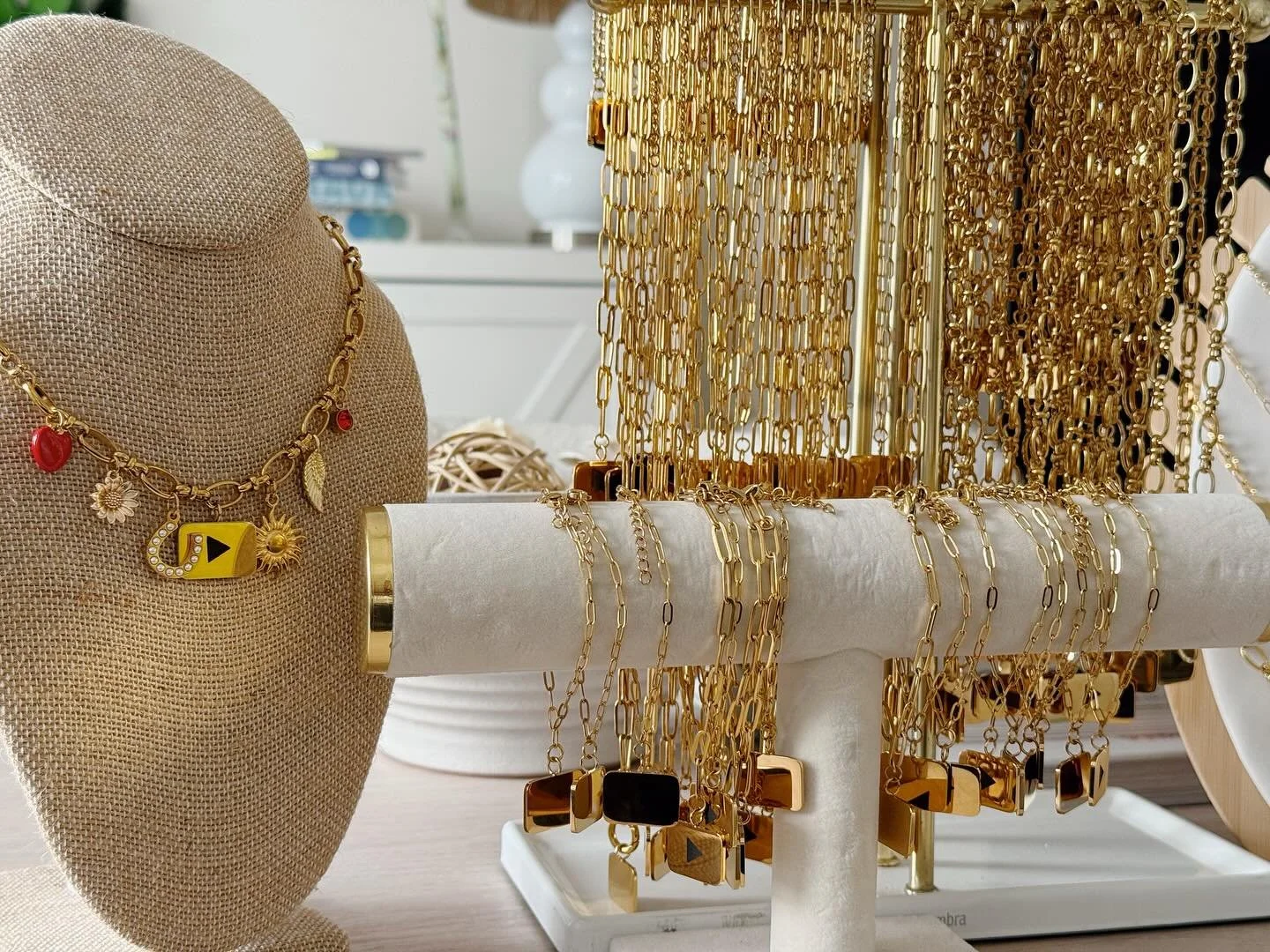 Throwing it back to the fun event we hosted last month with Youtube! Did you know we can create custom charms for large events? Get in touch today to learn more!

#dallascharmbar #charmbar #dallasgifts #HGCharmBar #charmnecklace #charmjewelry #DTX #D