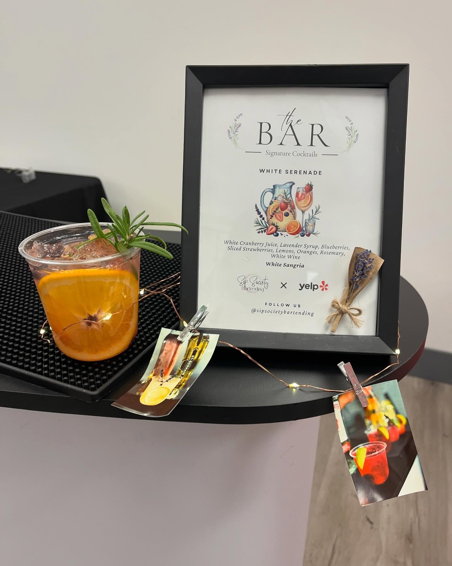 Shaking things up at @yelpelitesquad Event with handcrafted mocktails, cocktails, and creative vibes 🎨 thanks to @bananaartlab ! Sip, stir, and craft your perfect night because great drinks and great art go hand in hand. 🍹 🖼️ 

@bananaartlab 
@yel