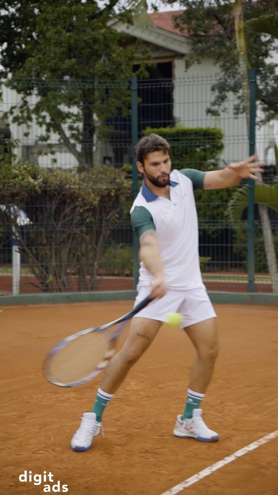 🎾 ¡Detrás de cada gran producción, hay una historia! 🚀 En colaboración con @allcourtmx, te mostramos una producción en unas canchas de tenis, capturando cada momento de acción y el detrás de cá