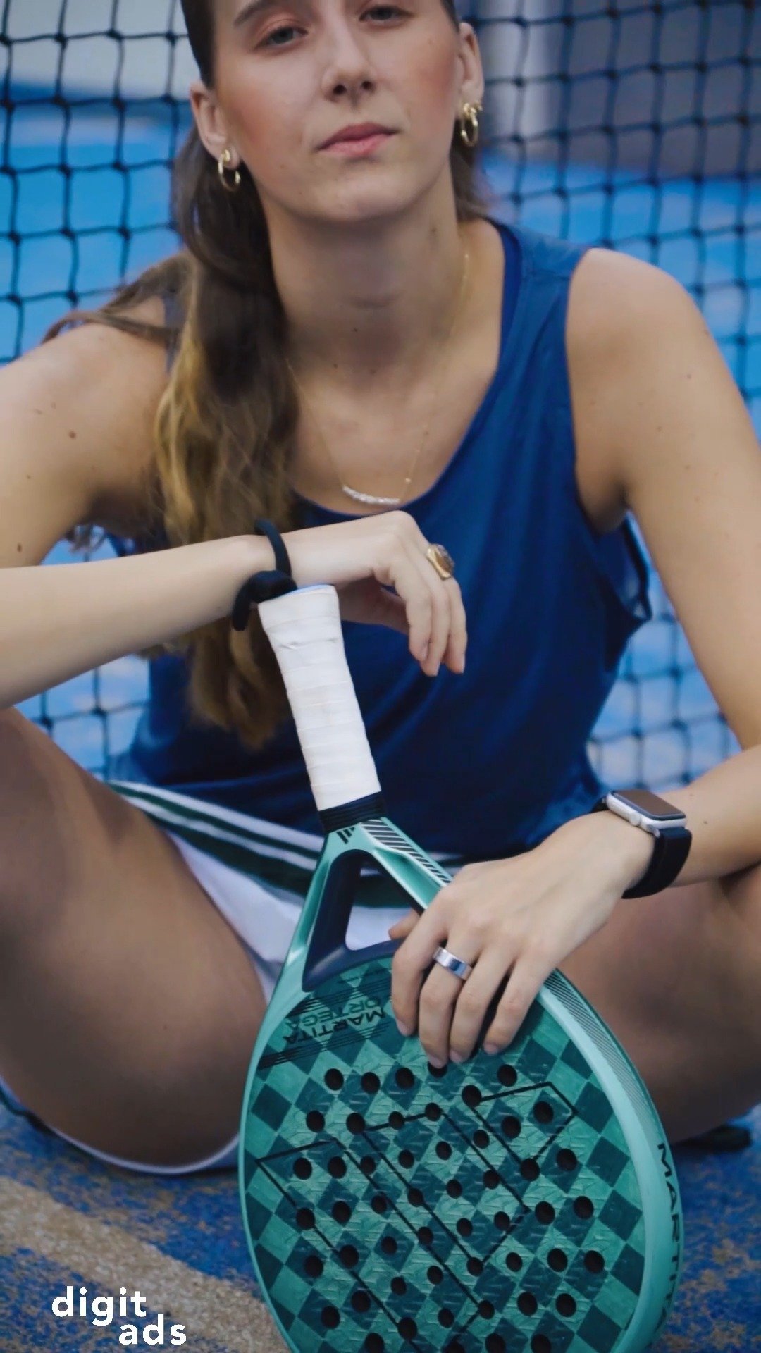 🎾🏓 ¡No solo trabajamos en canchas de tenis, también nos movemos en el mundo del pádel! En esta ocasión, te llevamos detrás de cámaras con @allcourtmx para mostrar cómo creamos contenido que conecta co