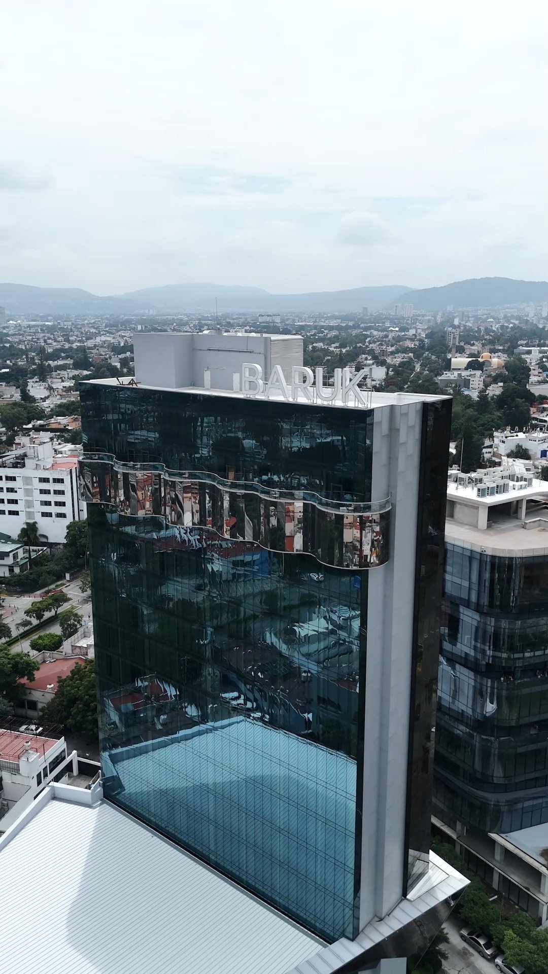 🌆✨ ¡Te invitamos a conocer el lujo y confort de @barukgdl a través de nuestra más reciente producción! 🎥 En DigitAds, capturamos cada detalle de este increíble hotel para mostrarte su esencia y elegancia en cada ri