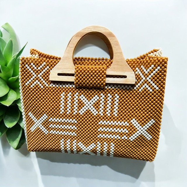 Sac en Perles avec Anse en Bois