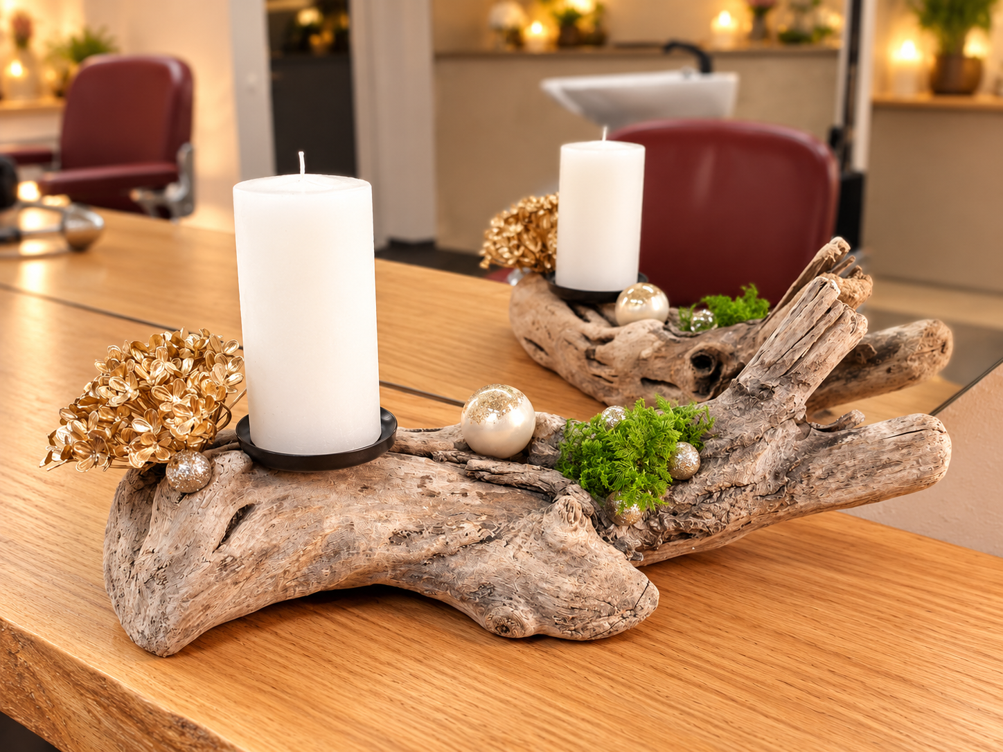 Adventsdekoration aus Schwemmholz mit einer Kerze weiss