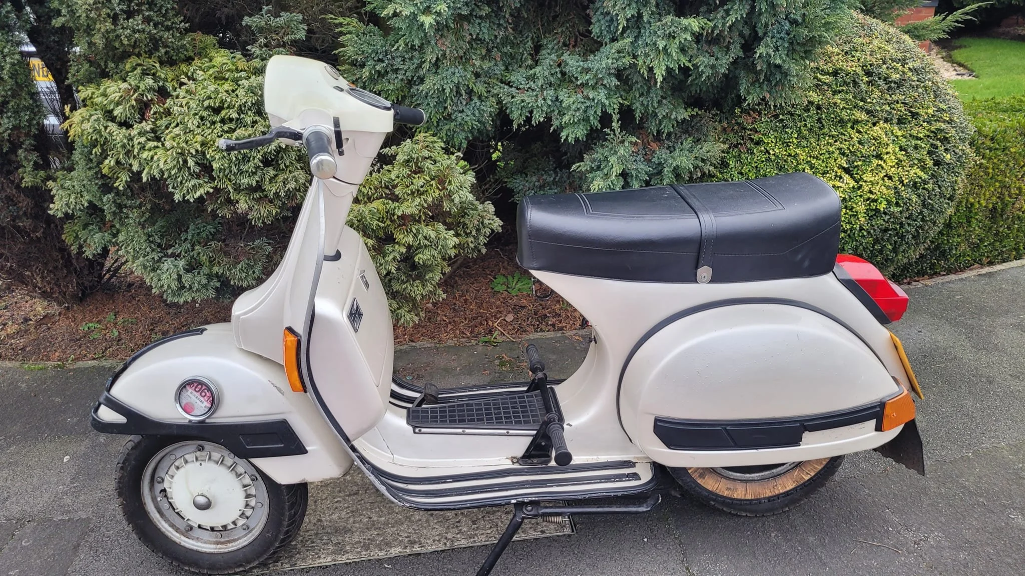 Stoneys scooter shack cream and black vintage.jpg
