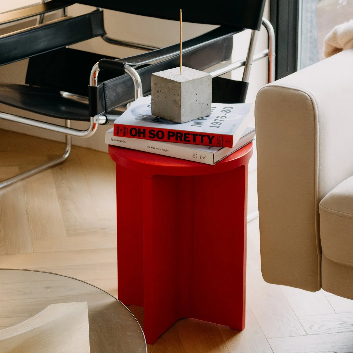 Objects for the modern home - The Ox stool in letterbox red with our Blok incense holder. Both available to buy online - link in bio 

If you want to see OX in the flesh go and visit 
@foundatthehive 
@hollowaysbath 
#interior #design #homestyle #fur
