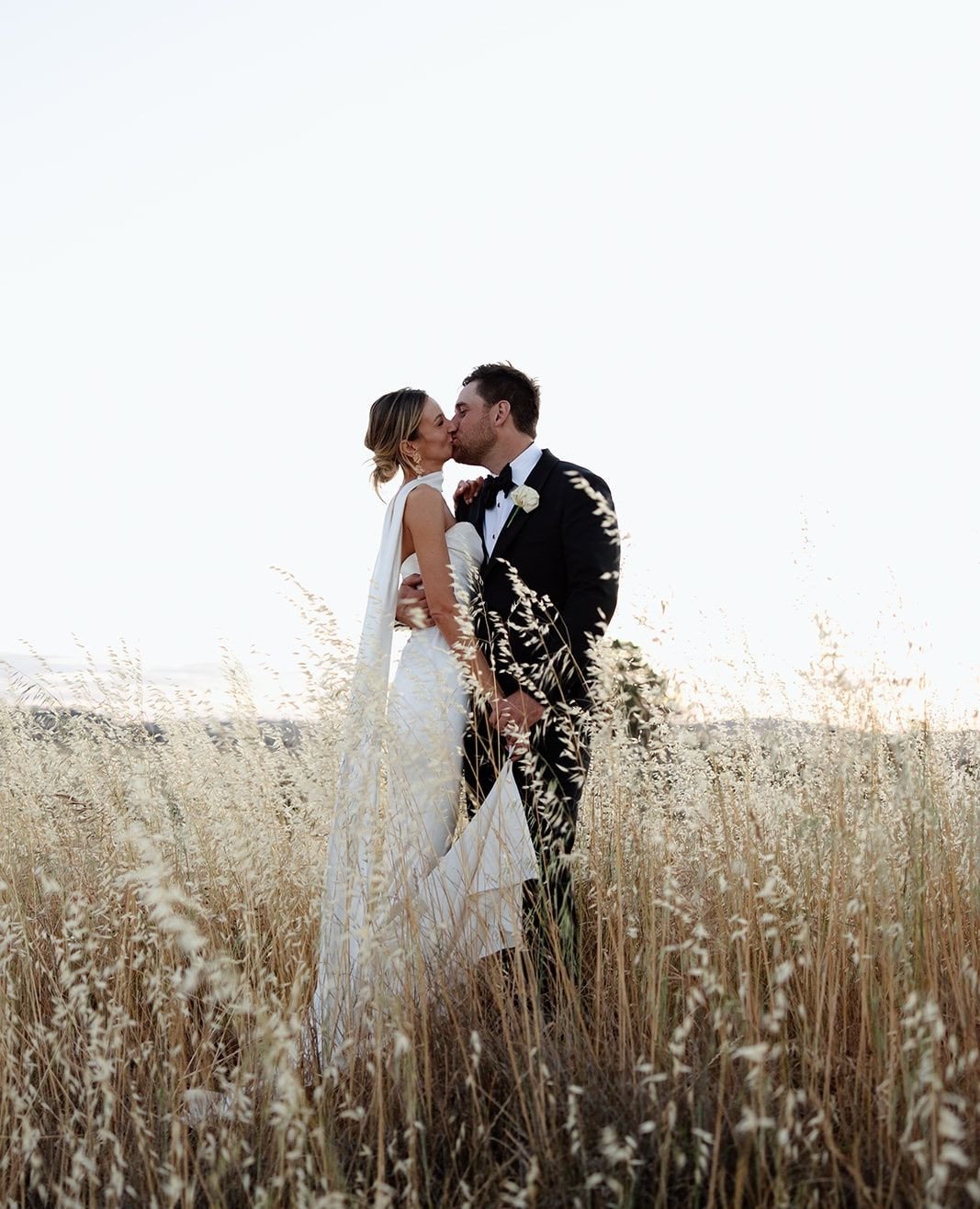 The picture-perfect spot. Jack &amp; Eliza in the hills of Jugiong. 🍃🖤⁠ ⁠
⁠
Photographer: @piptakesapicture⁠
#TheSirGeorgeWeddings⁠
⁠