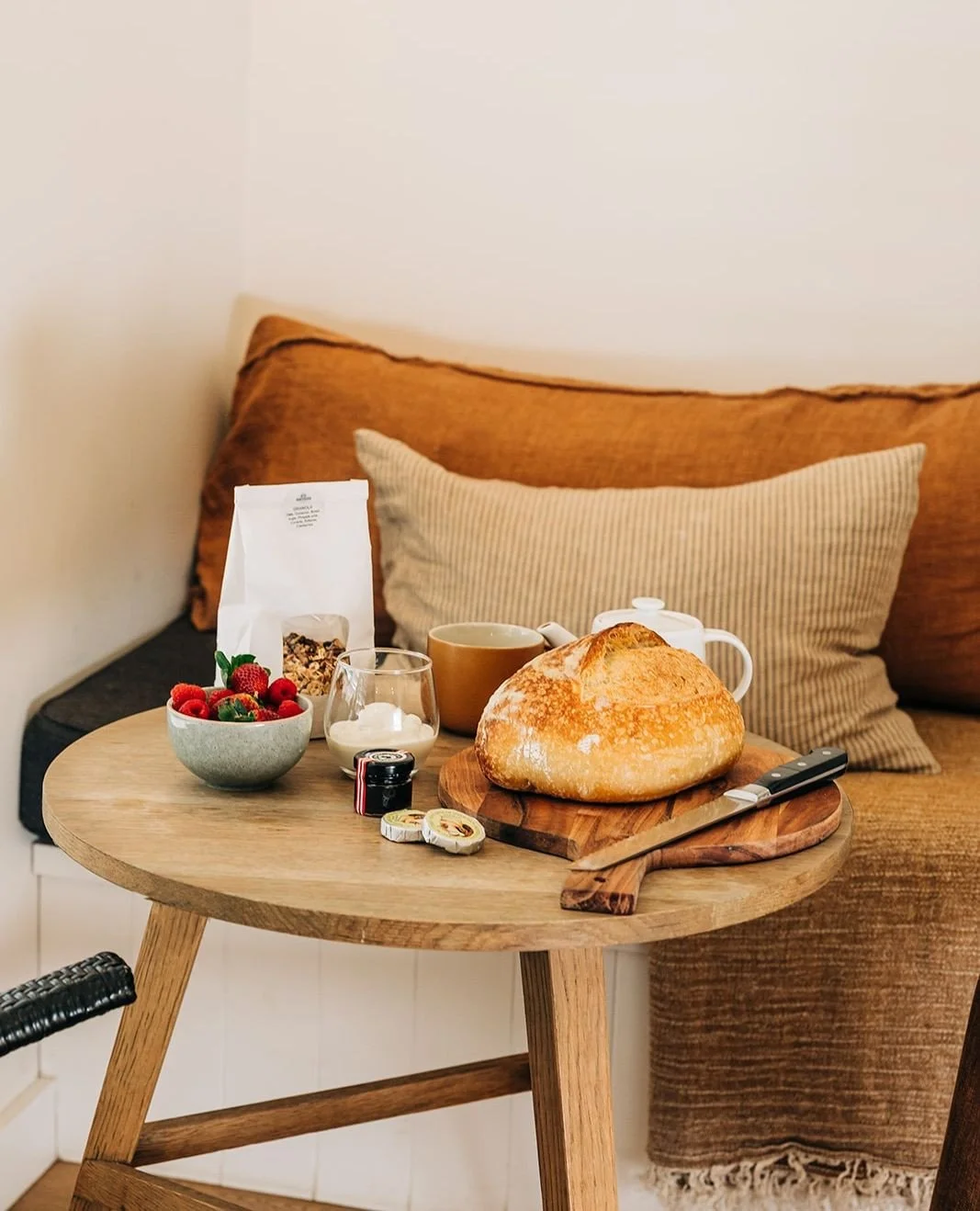 A slow morning made better with brekkie in bed! ☕️⁠
⁠
〰️⁠
⁠
 #RuralNSW #CountryNSW #CountryStays #LuxuryHotel #CanberraACT #SydneyWeekender #LuxuryAccomodation #Melbourne #Getaway #Relaxation #Canberra #CountryEscape #StayNSW ⁠