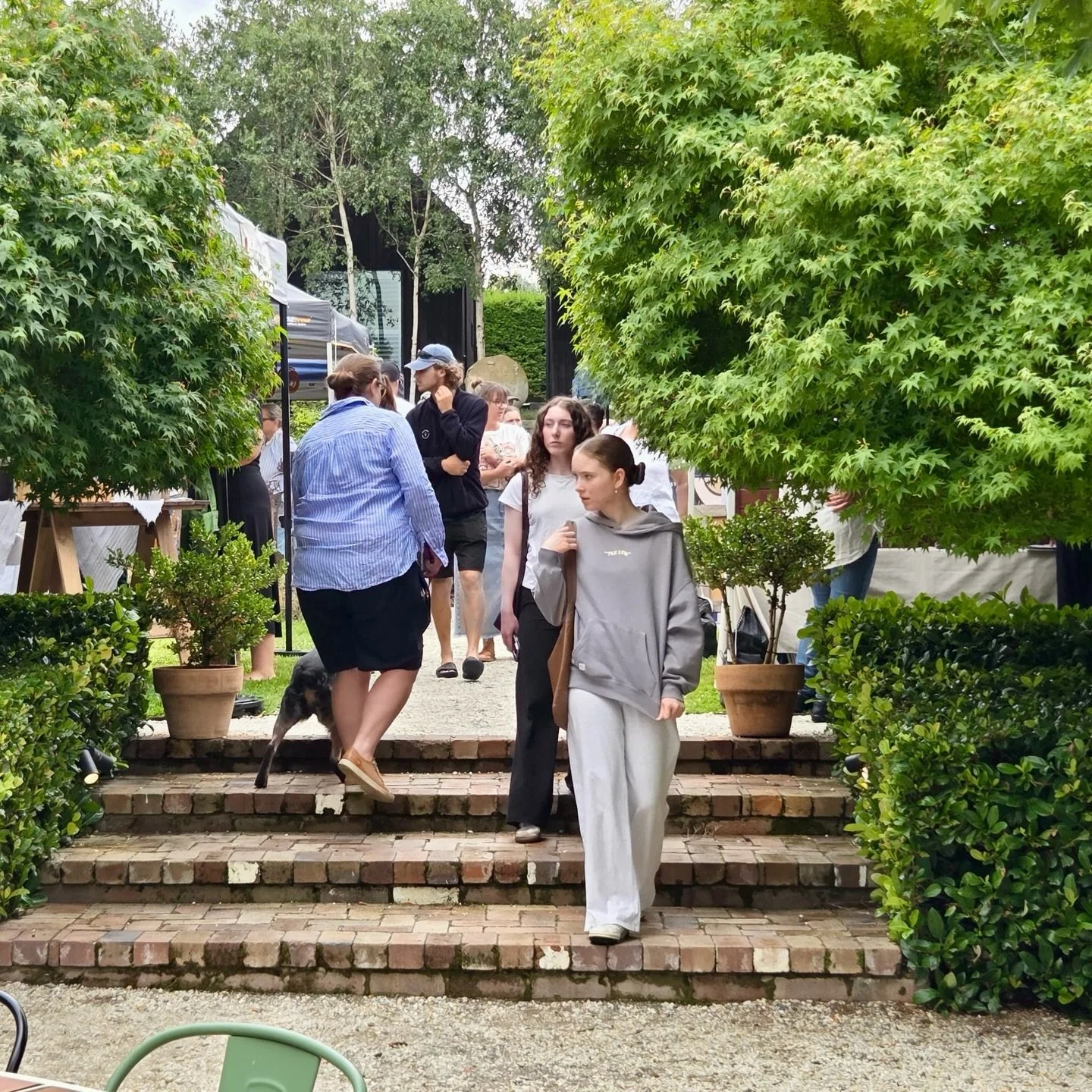 Christmas market open until 3pm! Come and visit us amongst the gardens and shop for your Chrissy presents! 🎁🌳🖤 

Kitchen open 11:30-3pm &amp; from 5:30pm. 

#TheSirGeorge #HilltopsRegion