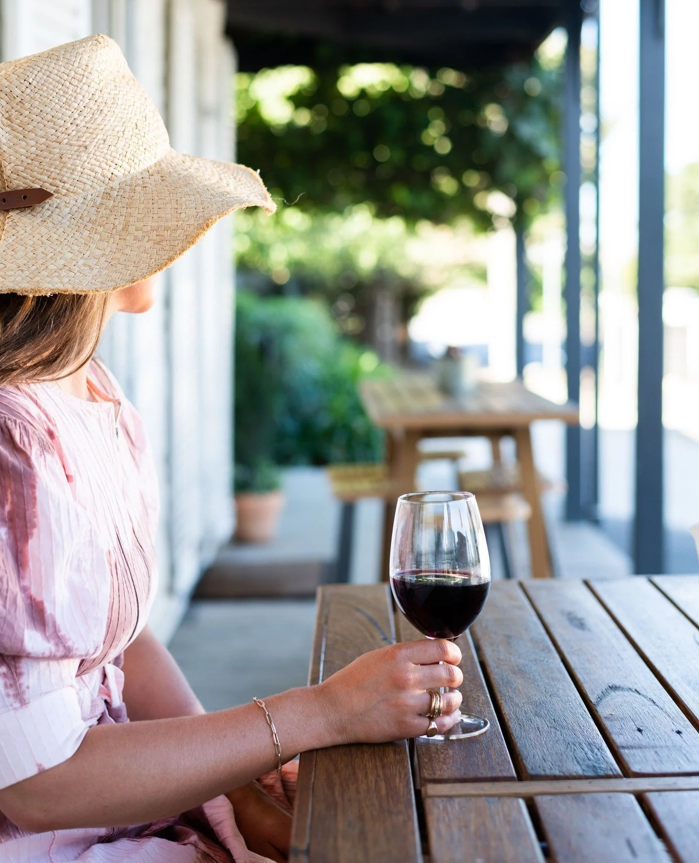 Where are you spending this sunny weekend before Christmas? Join us at The Sir George...☀️🍷 Open from 10am.⁠
⁠
Book a table via the link in bio.