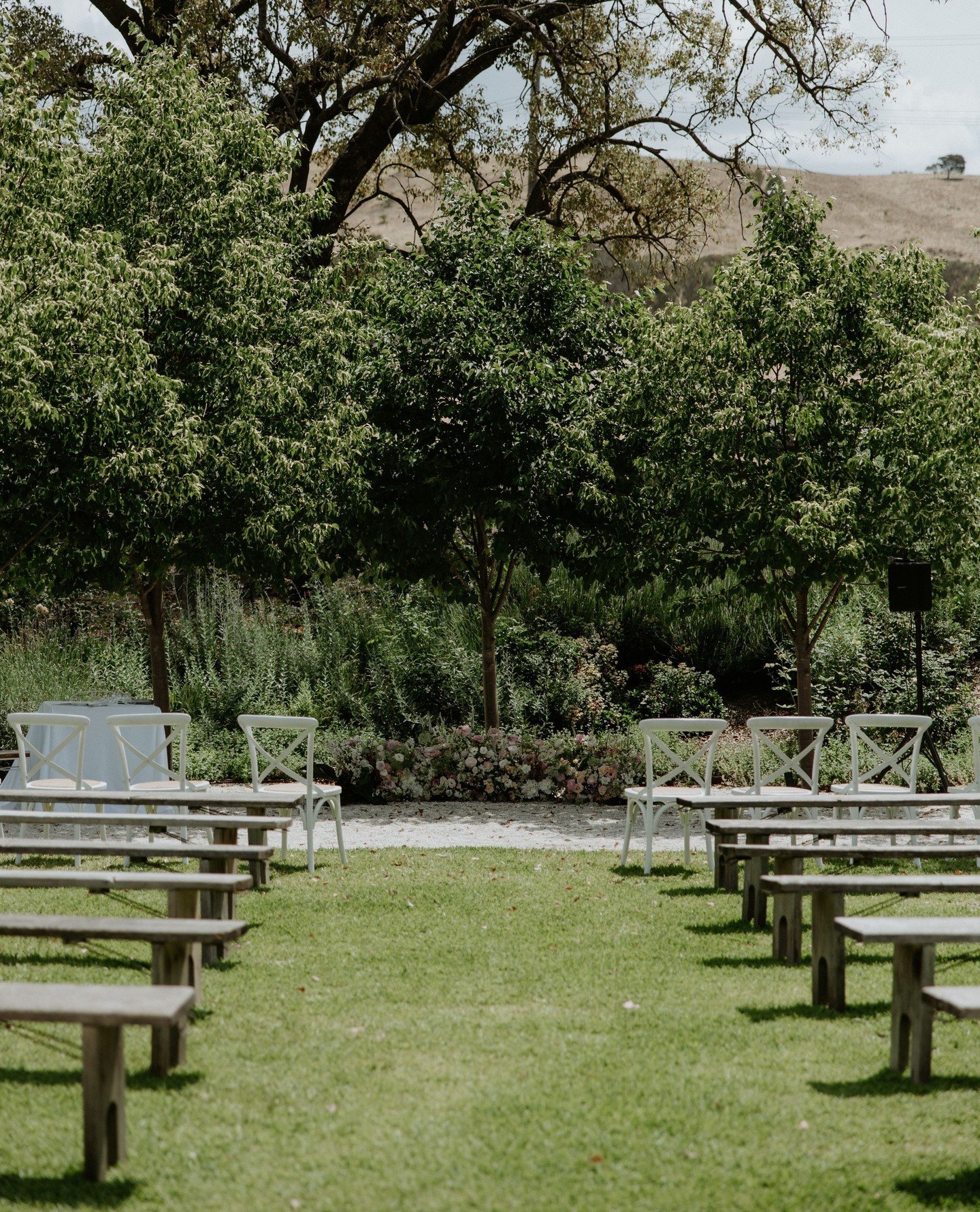 That pause before it all begins 🤍 ⁠
⁠
⁠
#EmmaandDaniel⁠
#SirGeorgeWeddings⁠
⁠
Photographer: @_emmahampton_