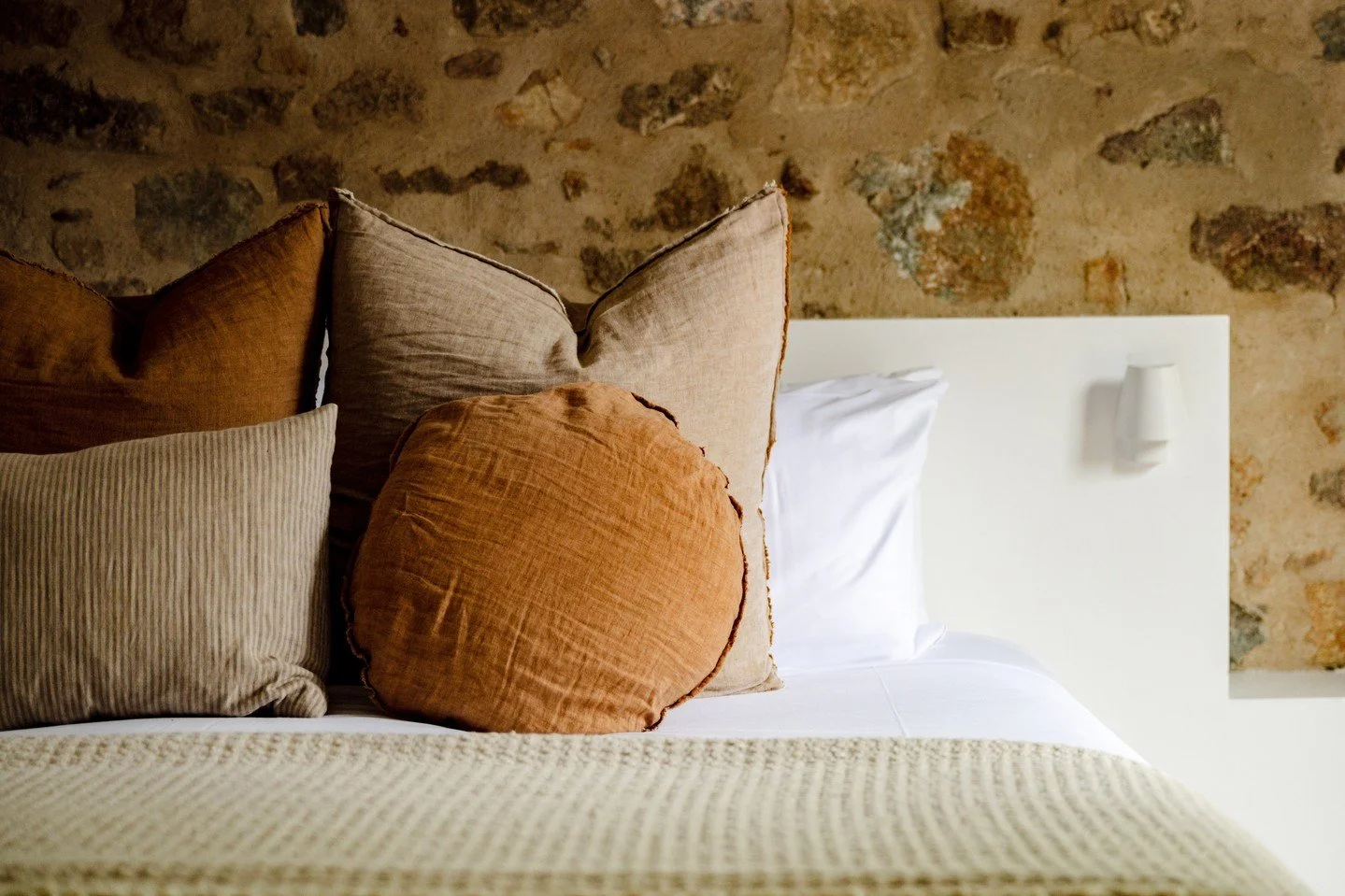 Mother's Day is just around the corner and we don't know a mother who wouldn't love a night at a hotel.🖤⁠
⁠
Vouchers available via our website.⁠
⁠
⁠
 #RuralNSW #CountryNSW #CountryStays #LuxuryHotel