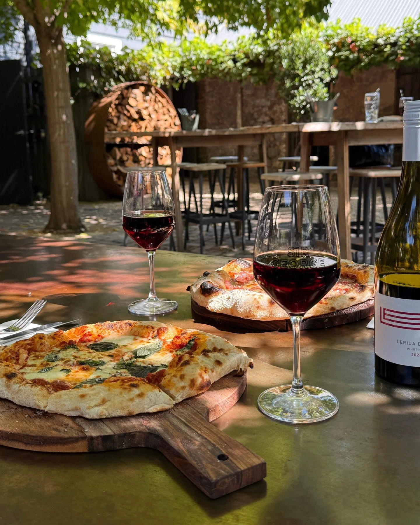 Sunday plans? You can't go wrong with a pizza and a glass (or bottle) of red at this time of year... 🍕🍷⁠
⁠
Our pizza is also available for takeaway. Order online for pick-up.