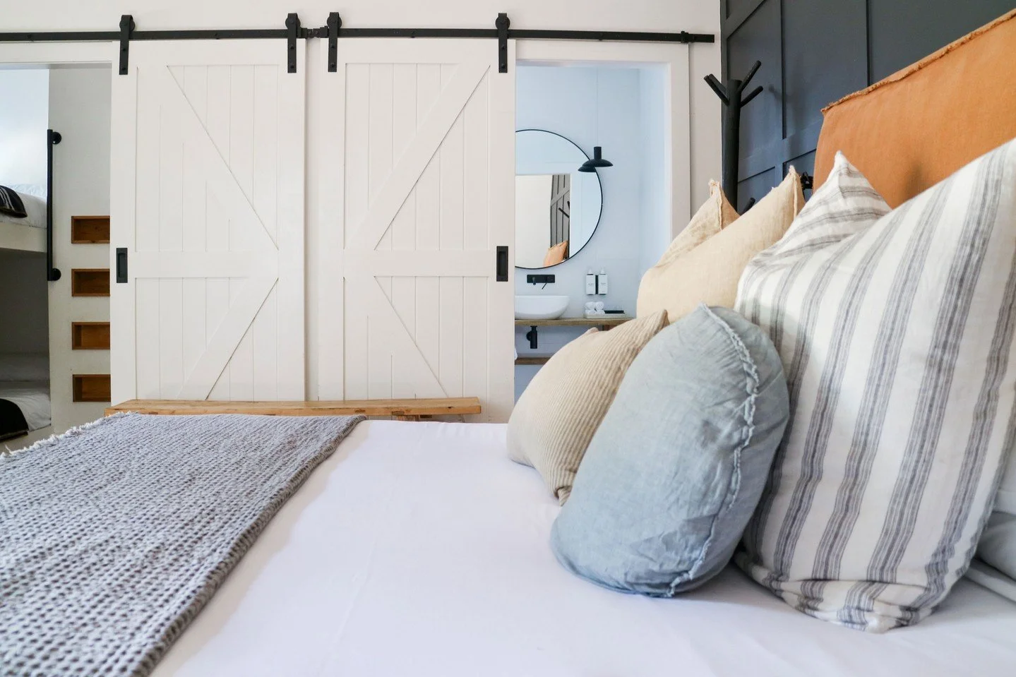 Travelling from Sydney to Melbourne? Lock in a night on your way.⁠ Enjoy delicious food and modern comforts.⁠
⁠
#Jugiong