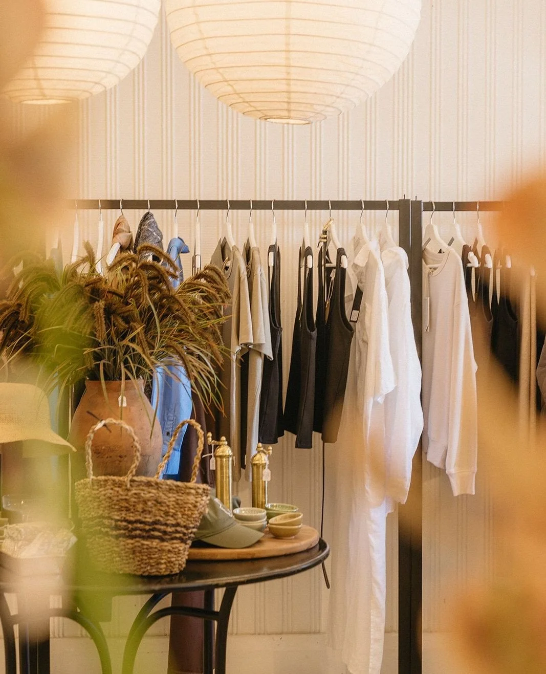 Sip, dine, shop! You can do it all at @thesirgeorge. Visit @curators_collective homewares store from Tuesday to Sunday 10am-4pm. 🖤⁠
⁠
#Jugiong
