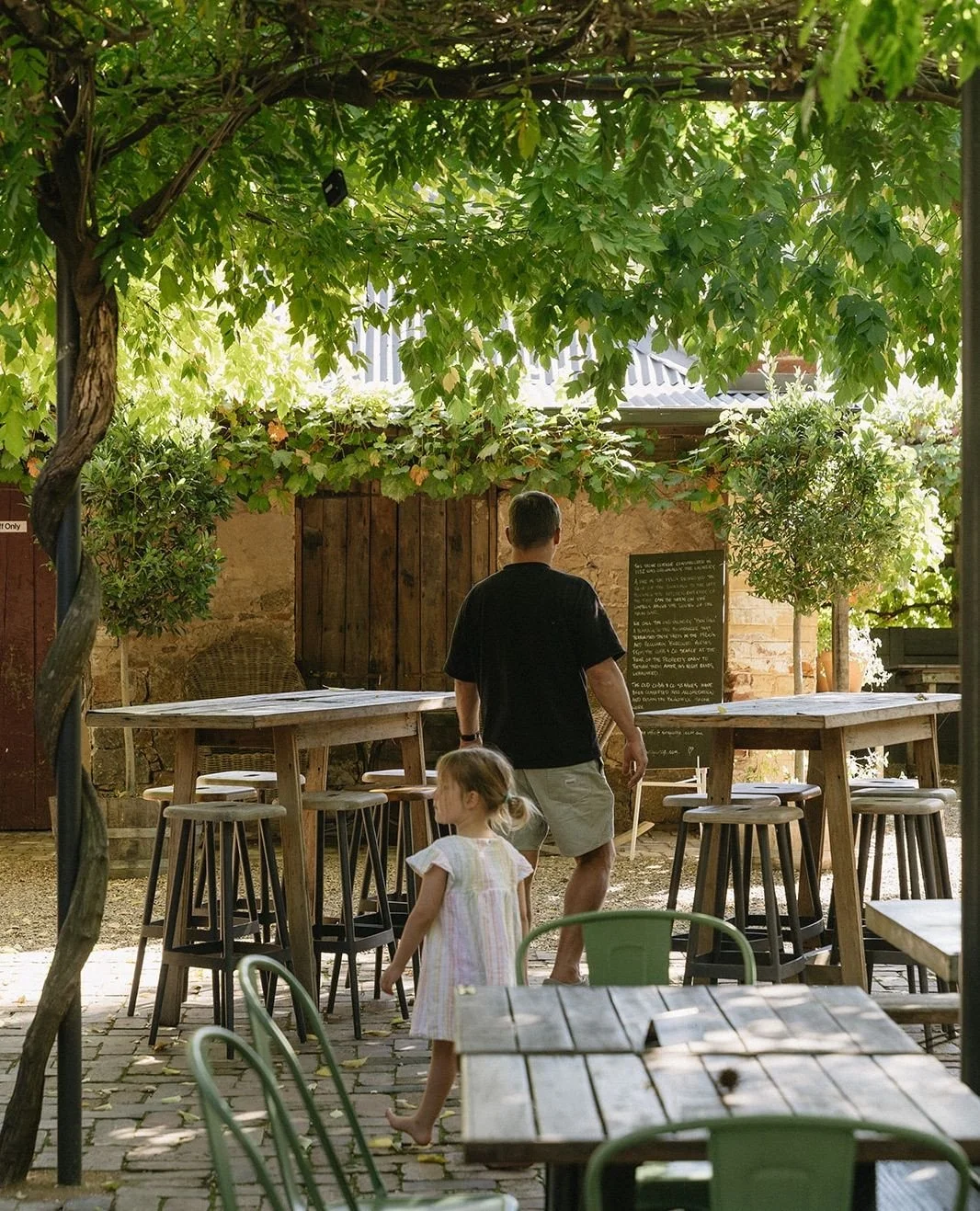 Slow lunches, happy kids. Pull into Jugiong and find your new favourite spot. 🍷🌿✨